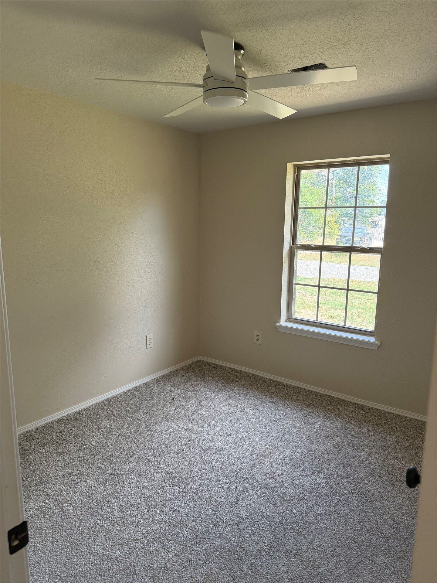 2001 5th Property Photo 8
