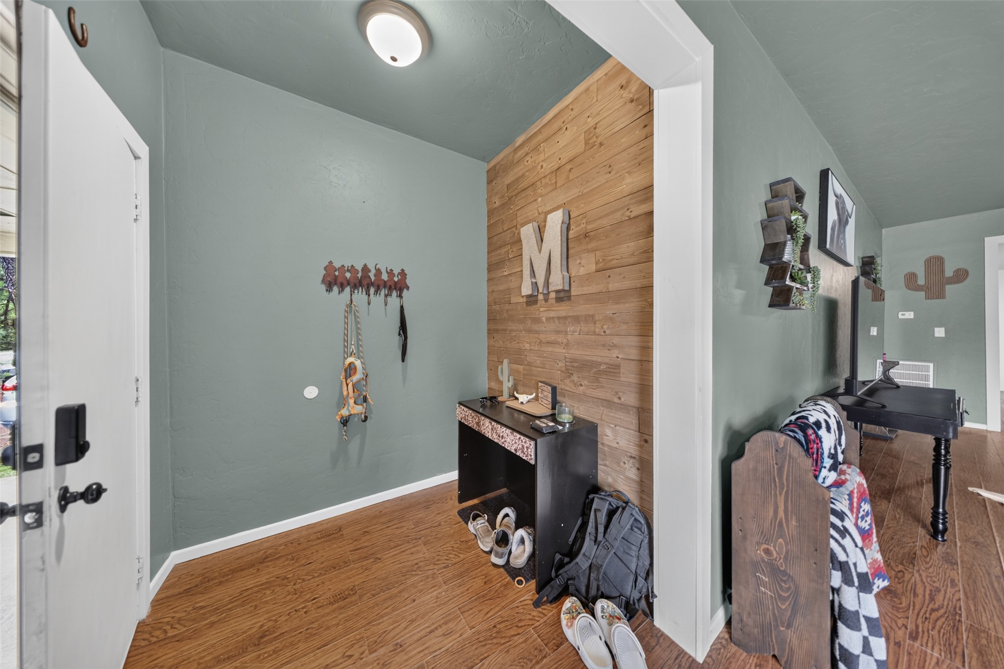 2100 E Hancock Street Property Photo 4