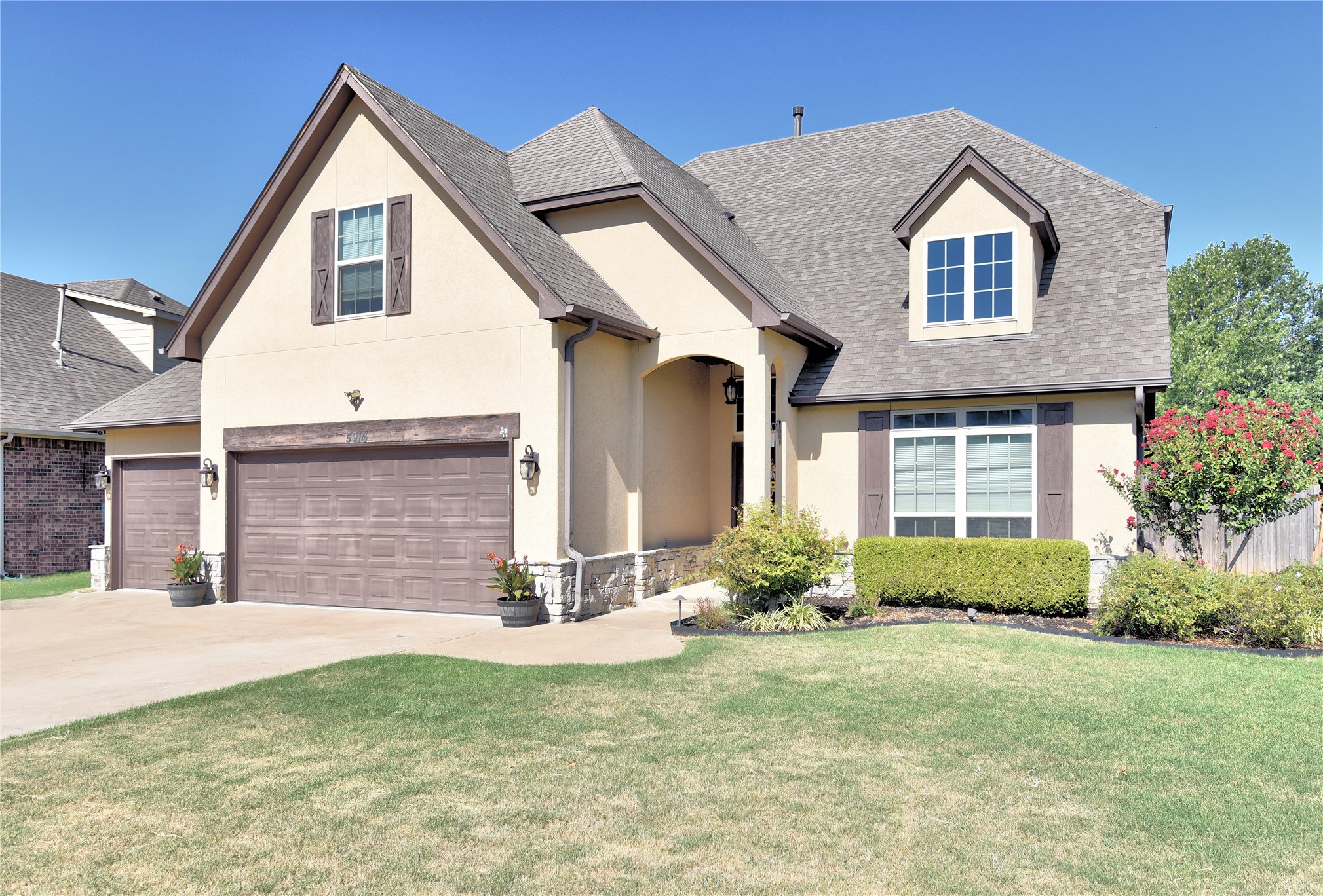 5916 S 13th Street Property Photo 2