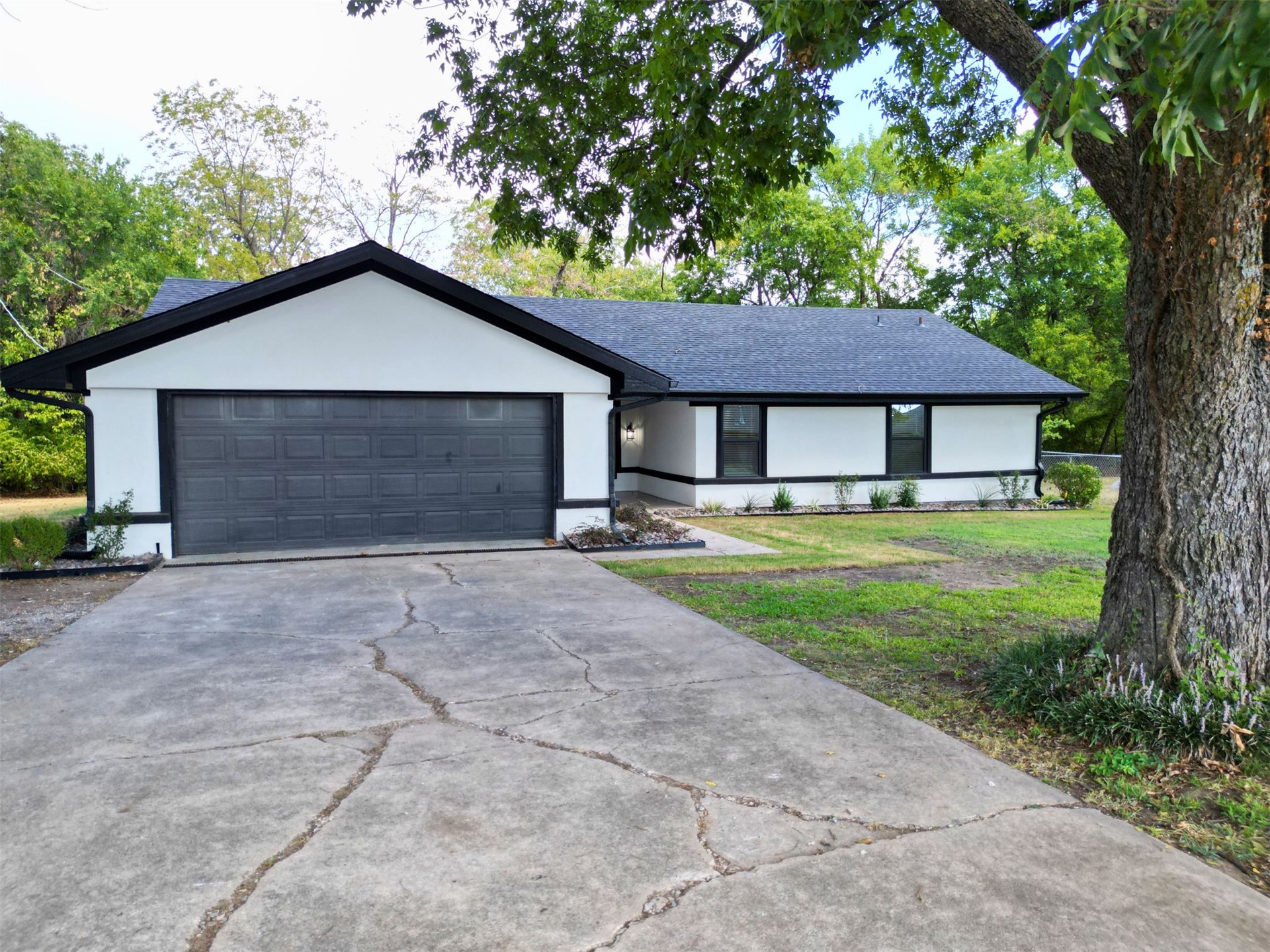 206 N Crownpoint Drive Property Photo 1