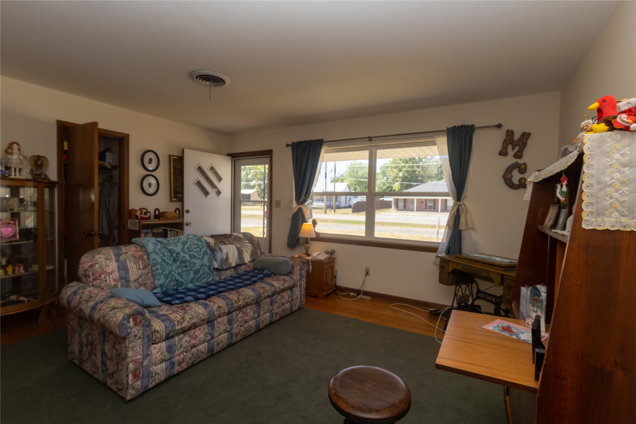 320 S Main Street Property Photo 5