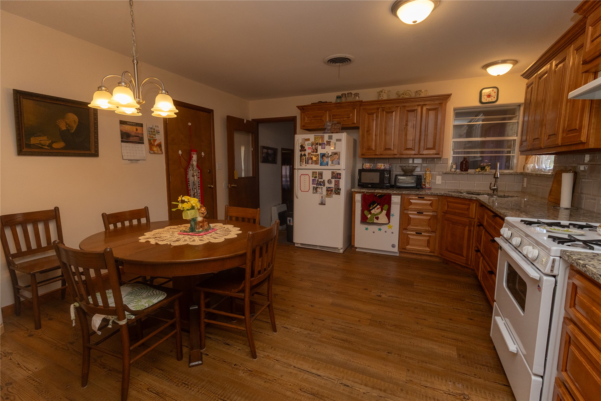 320 S Main Street Property Photo 6