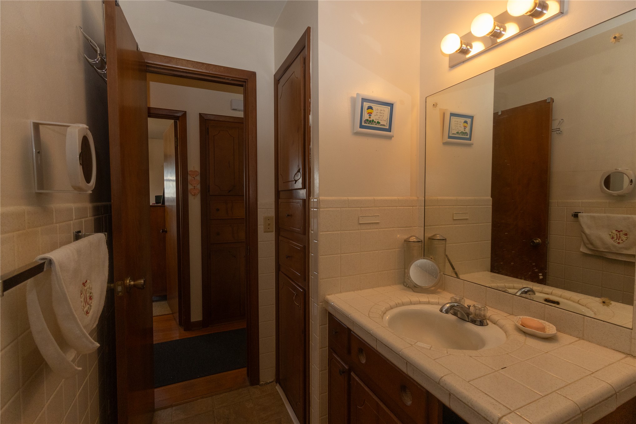 320 S Main Street Property Photo 15