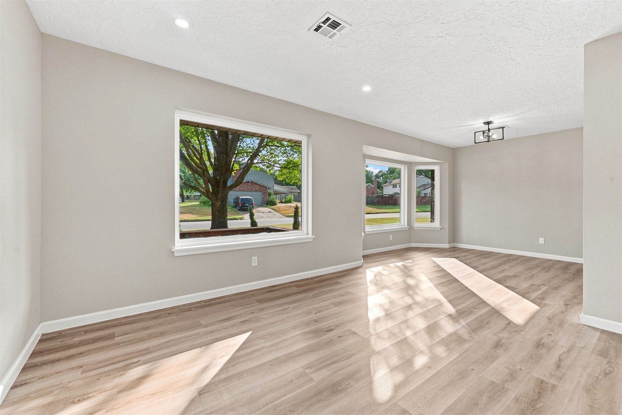 6655 S 67th East Avenue Property Photo 17