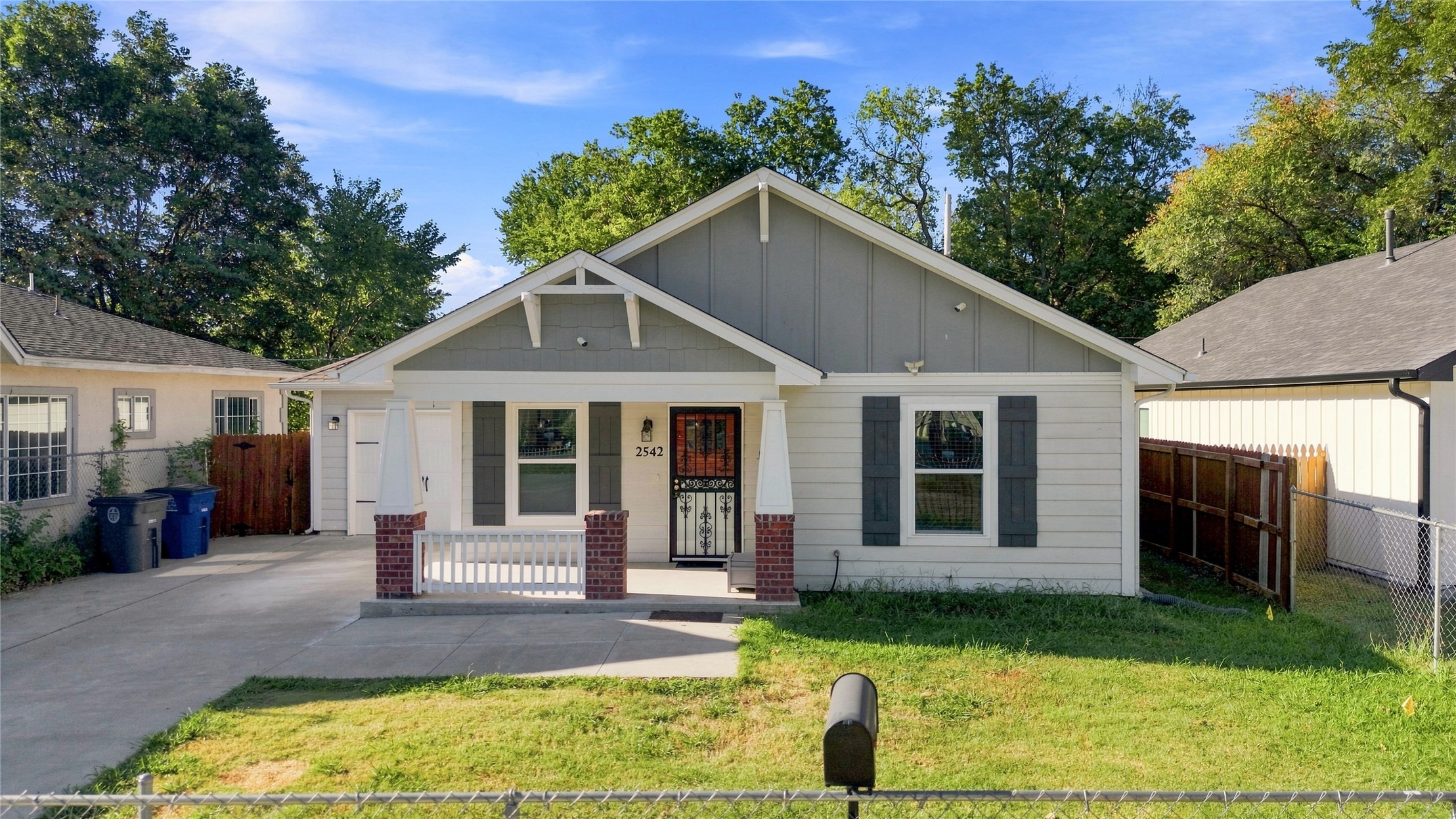 2542 E Archer Street Property Photo 1