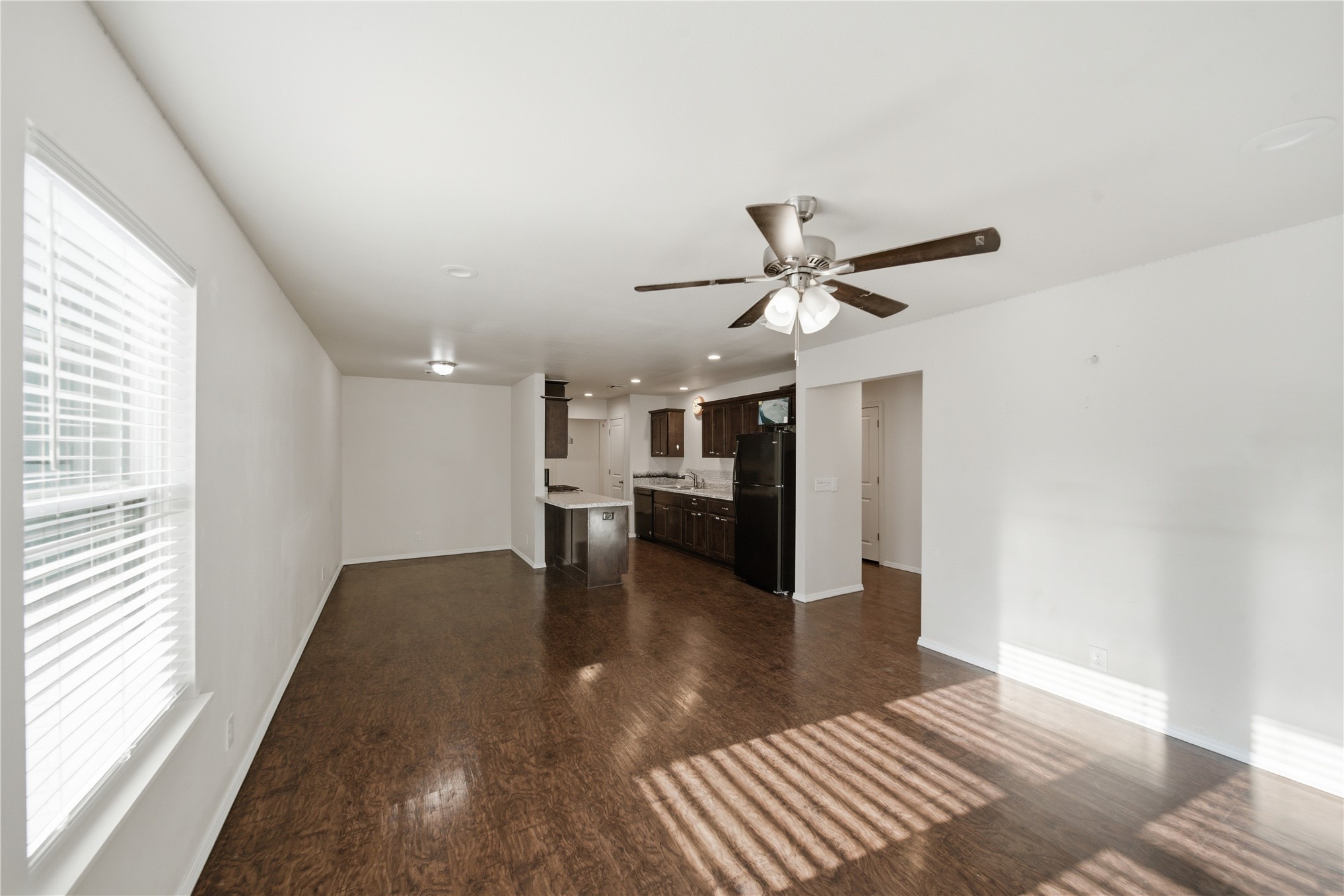 2542 E Archer Street Property Photo 7