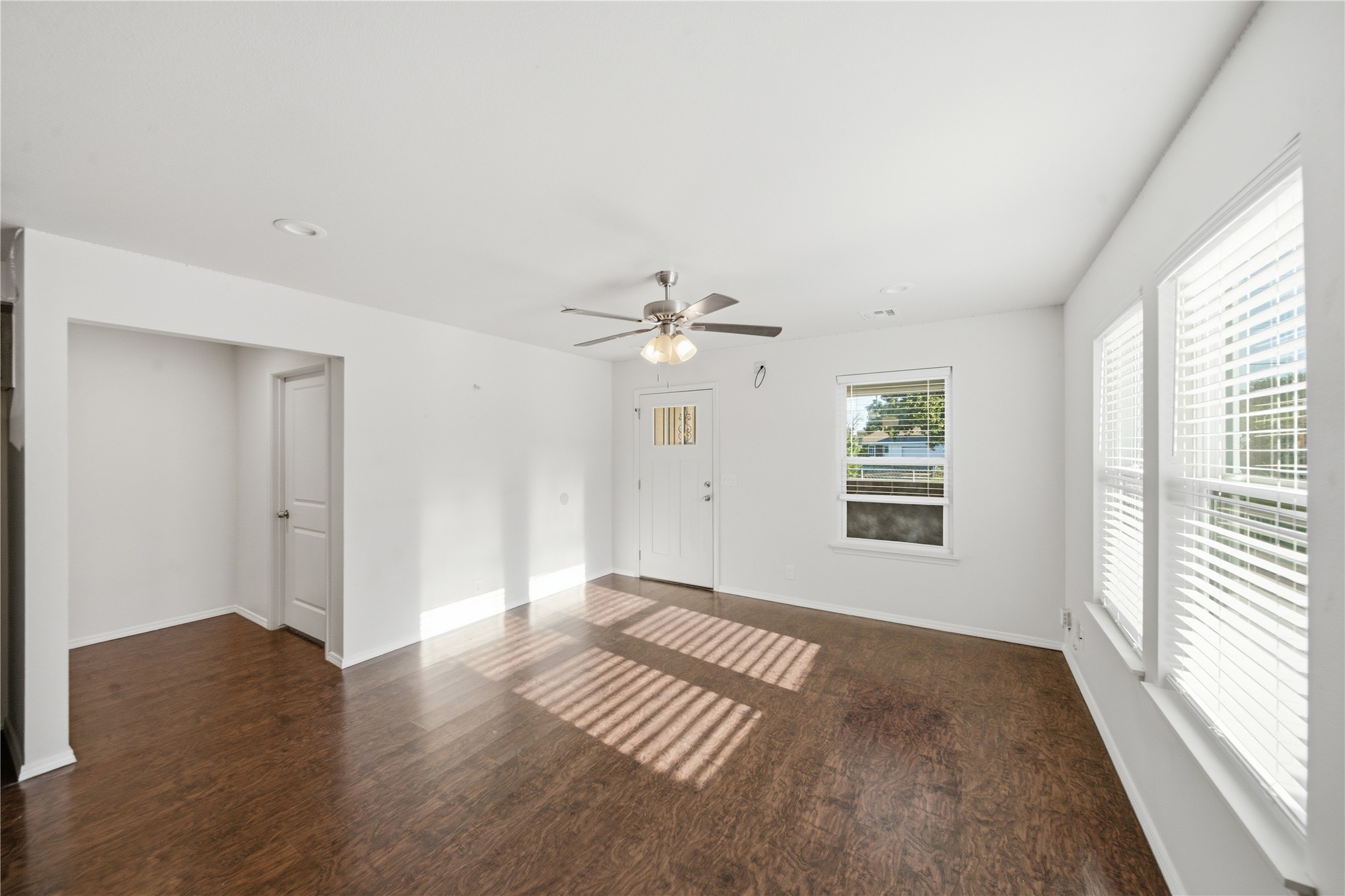 2542 E Archer Street Property Photo 8