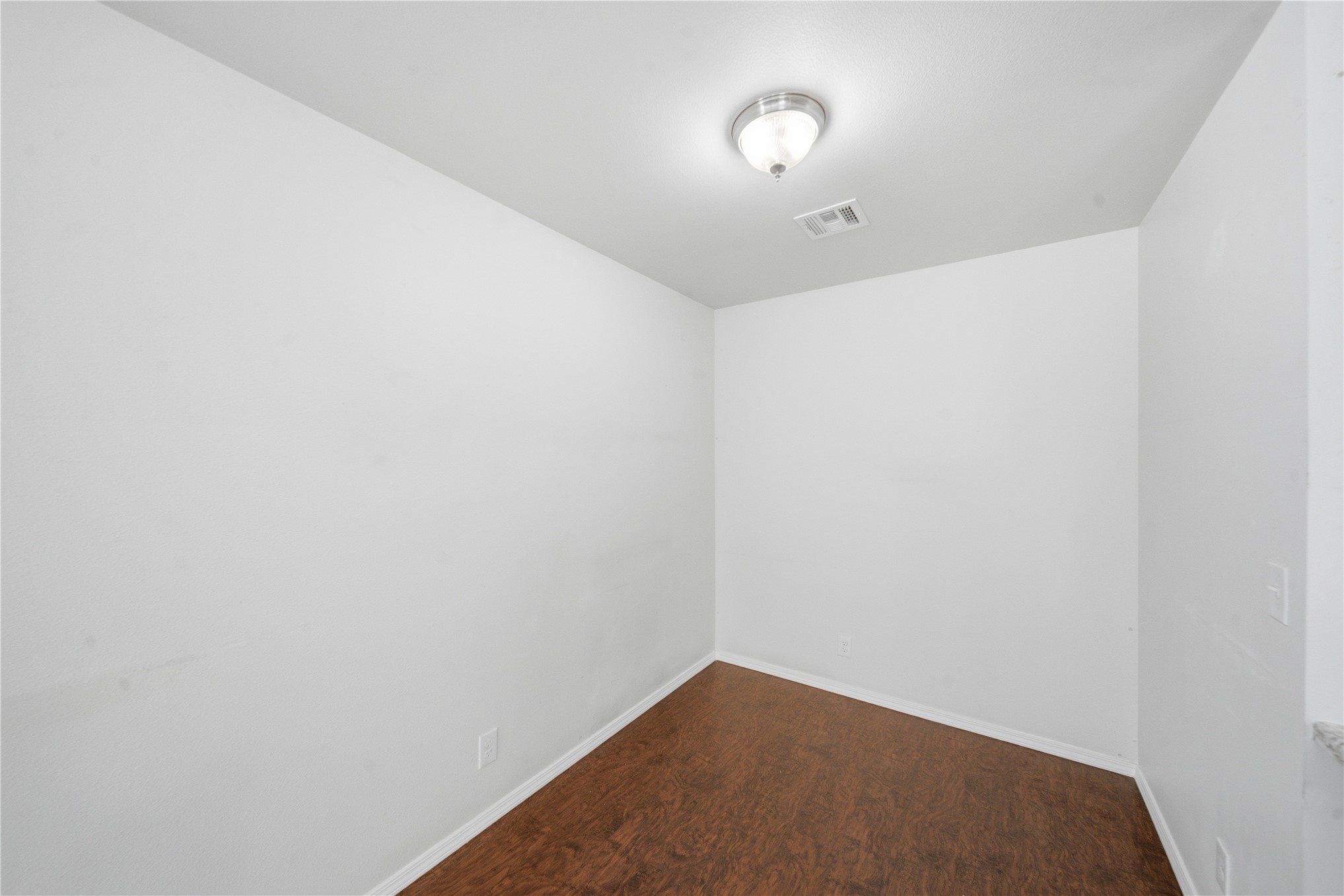2542 E Archer Street Property Photo 10