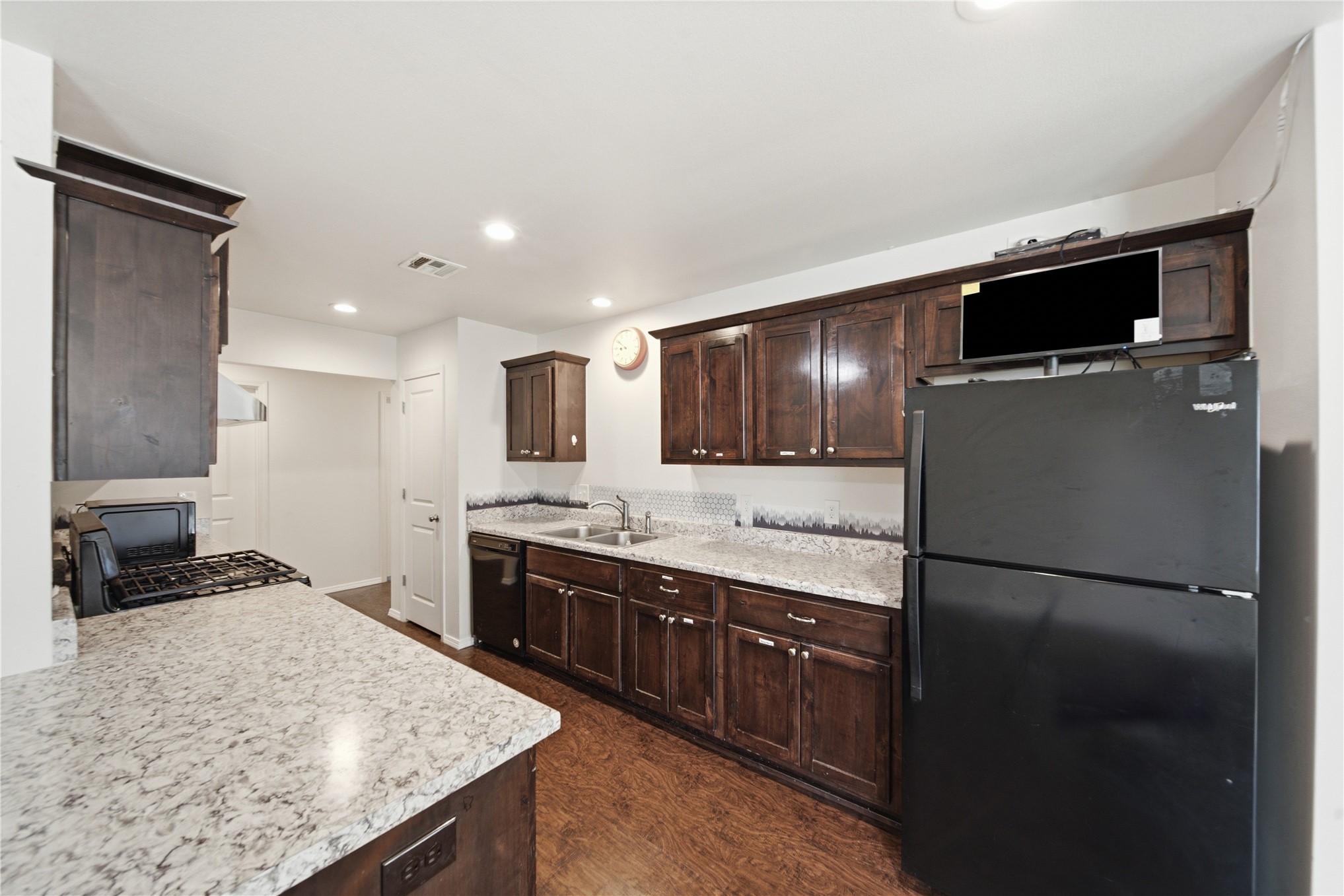 2542 E Archer Street Property Photo 11
