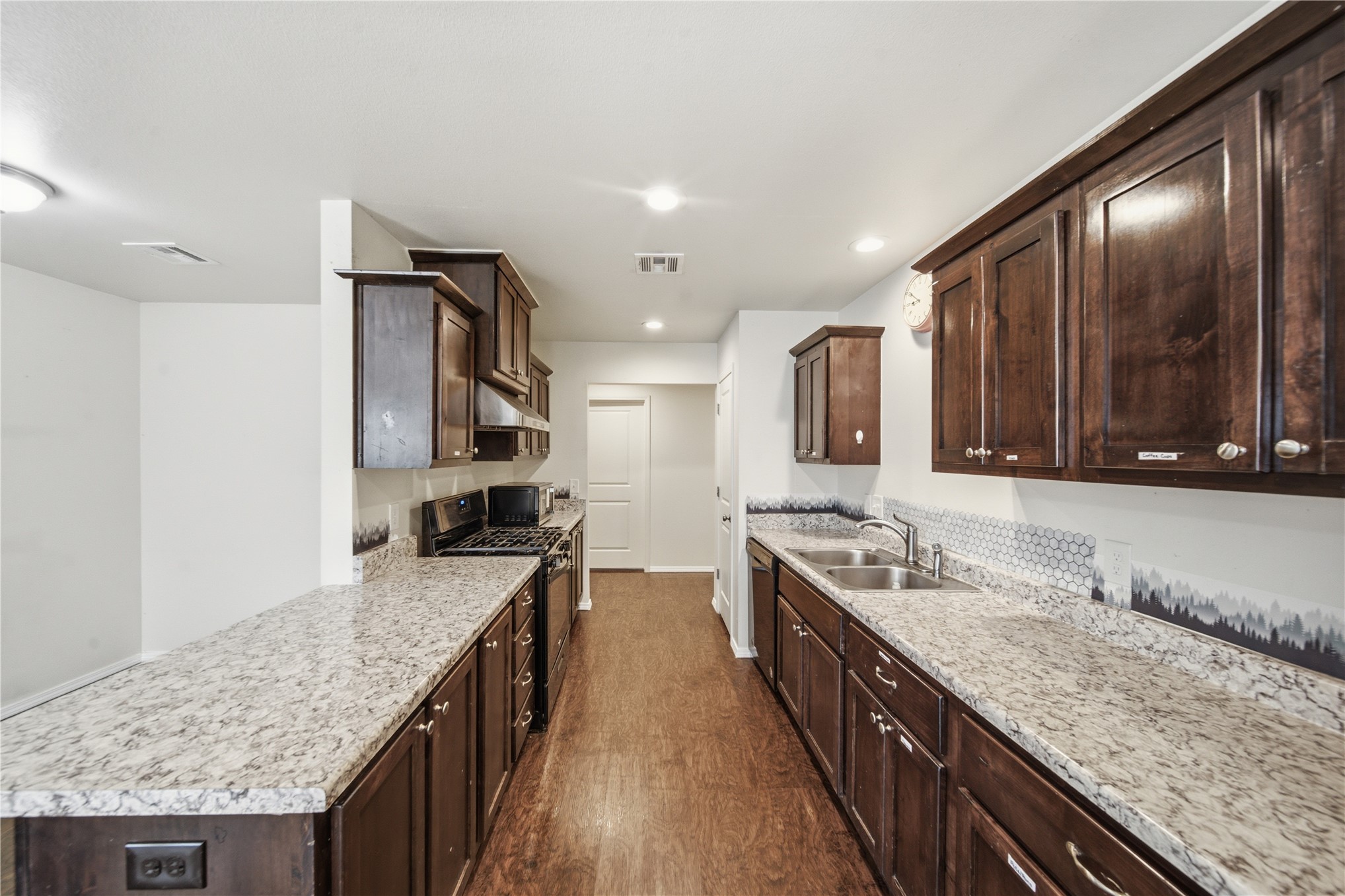2542 E Archer Street Property Photo 12