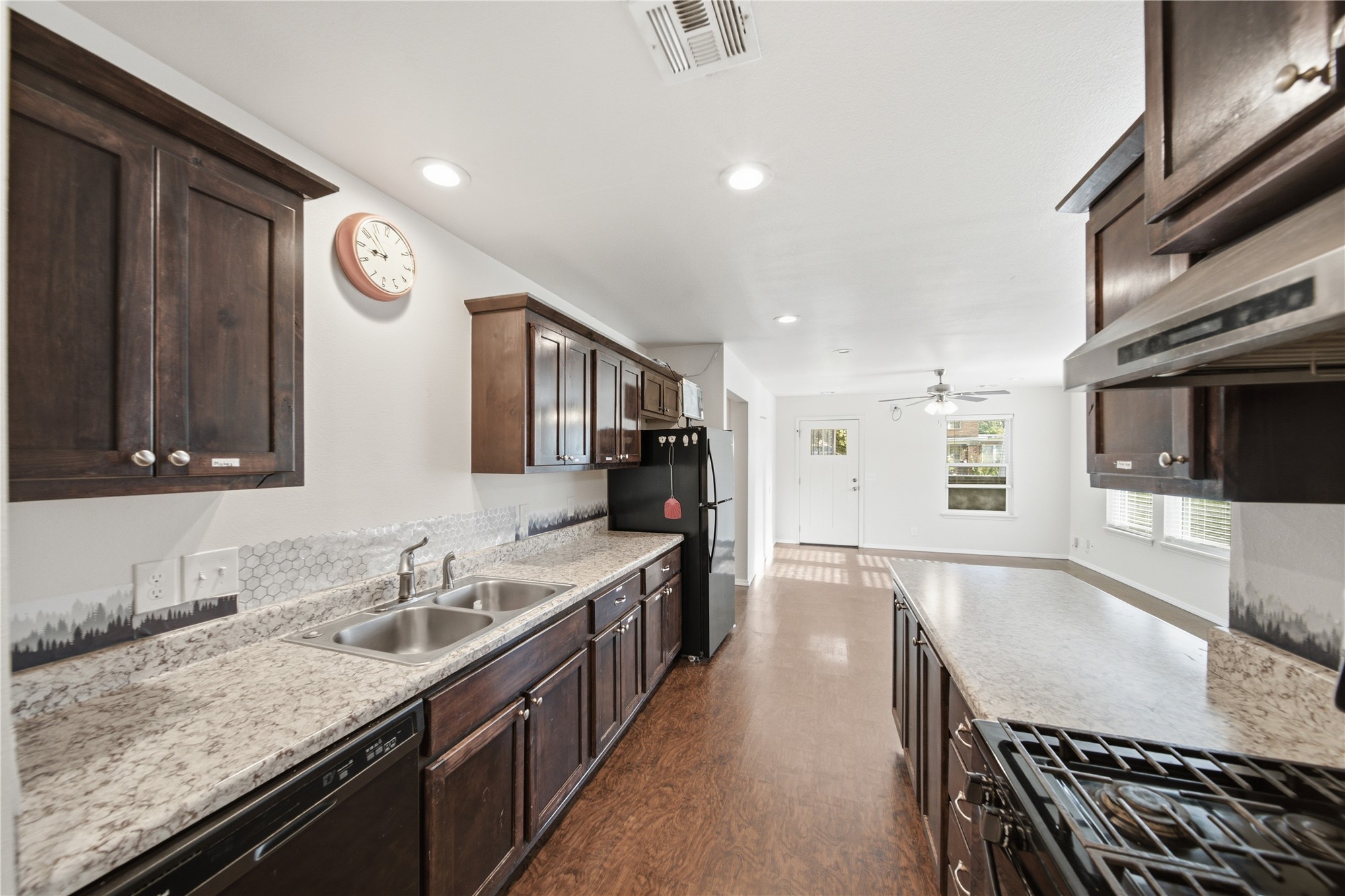 2542 E Archer Street Property Photo 15