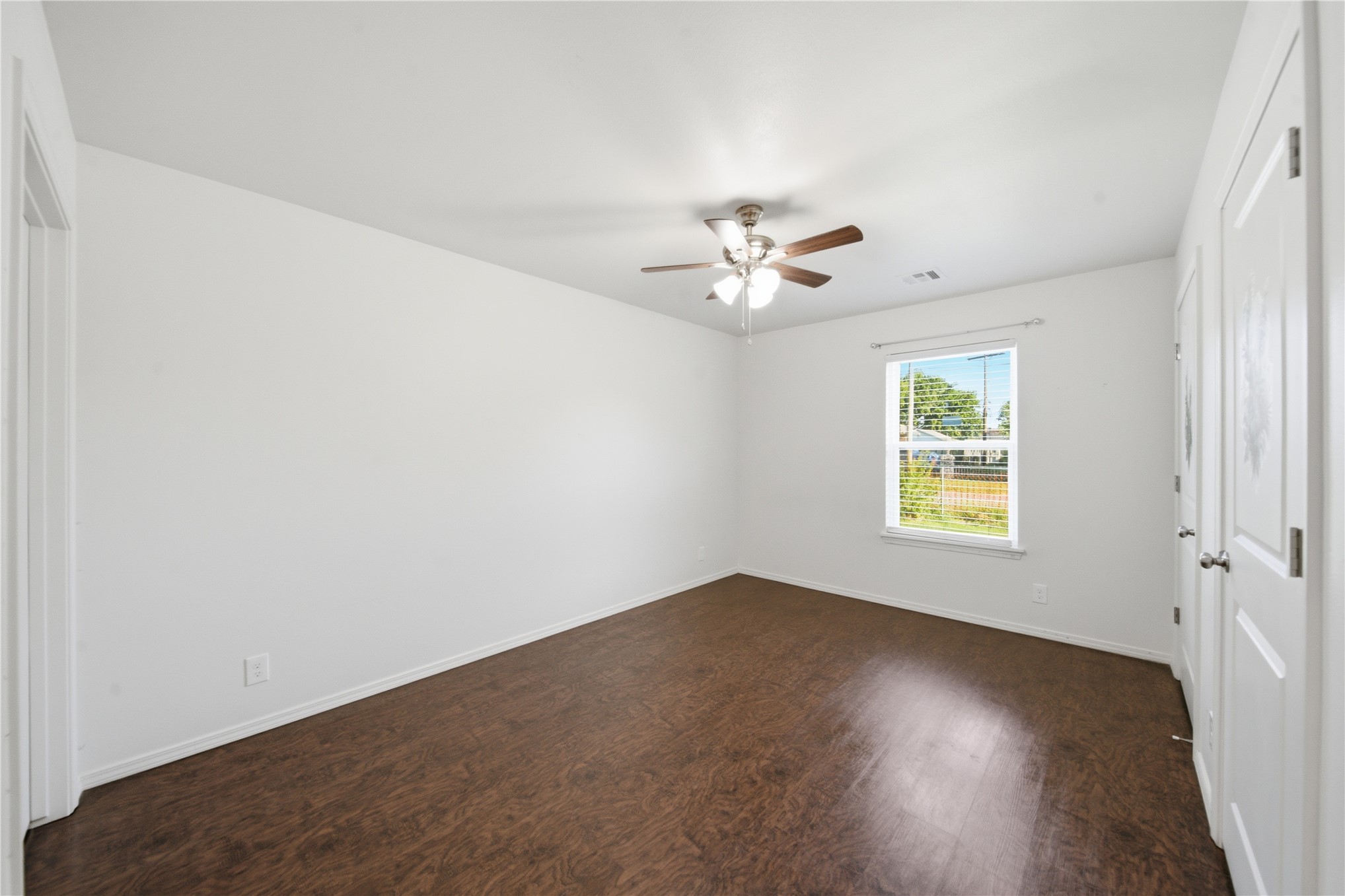 2542 E Archer Street Property Photo 22