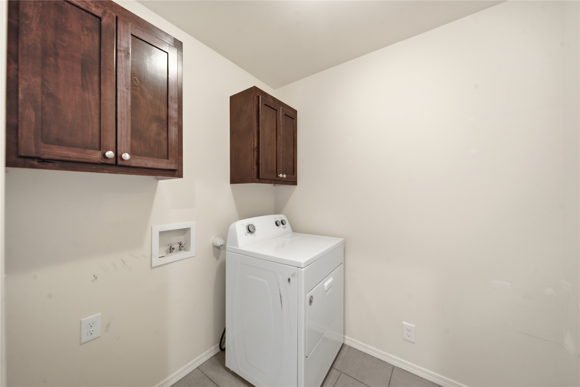 2542 E Archer Street Property Photo 25