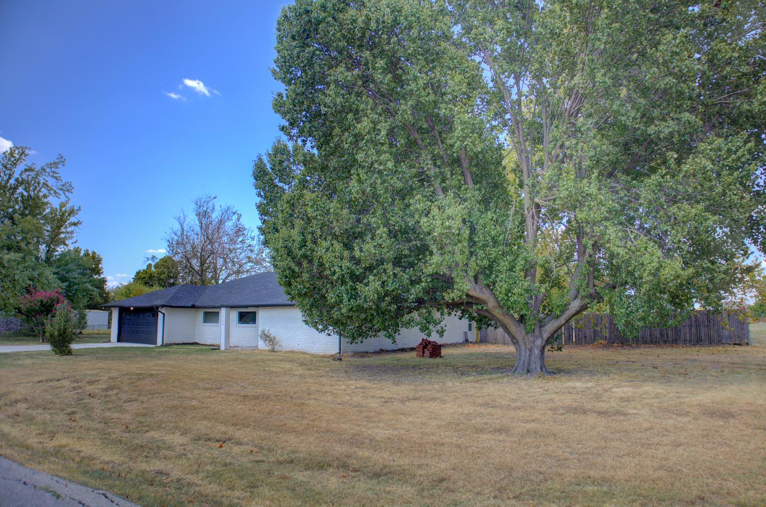 19753 E 42nd Street S Property Photo 7