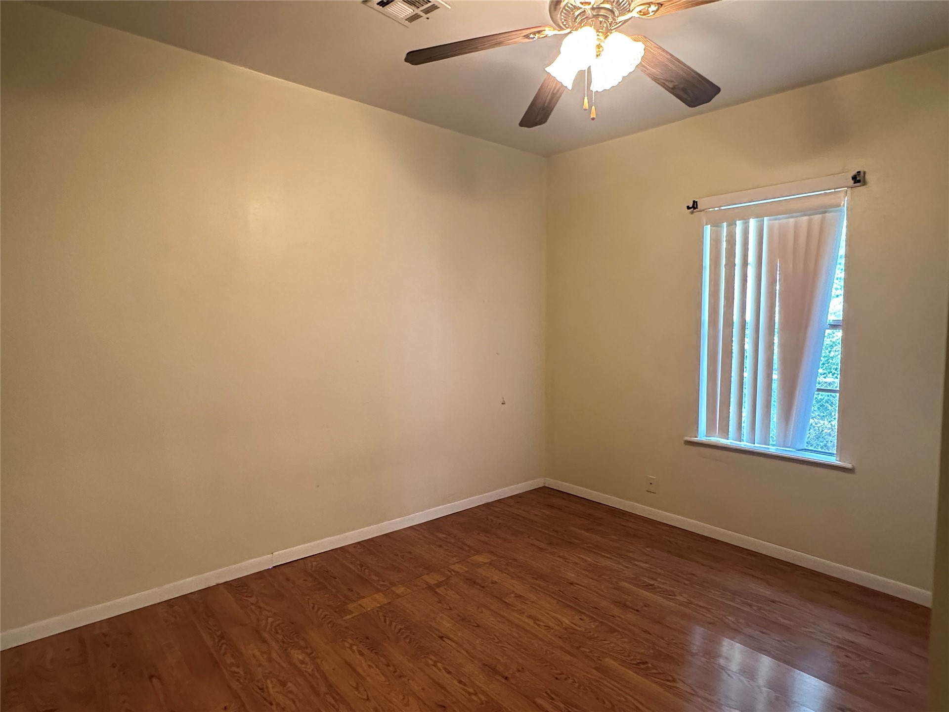 1123 E 9th Street Property Photo 5