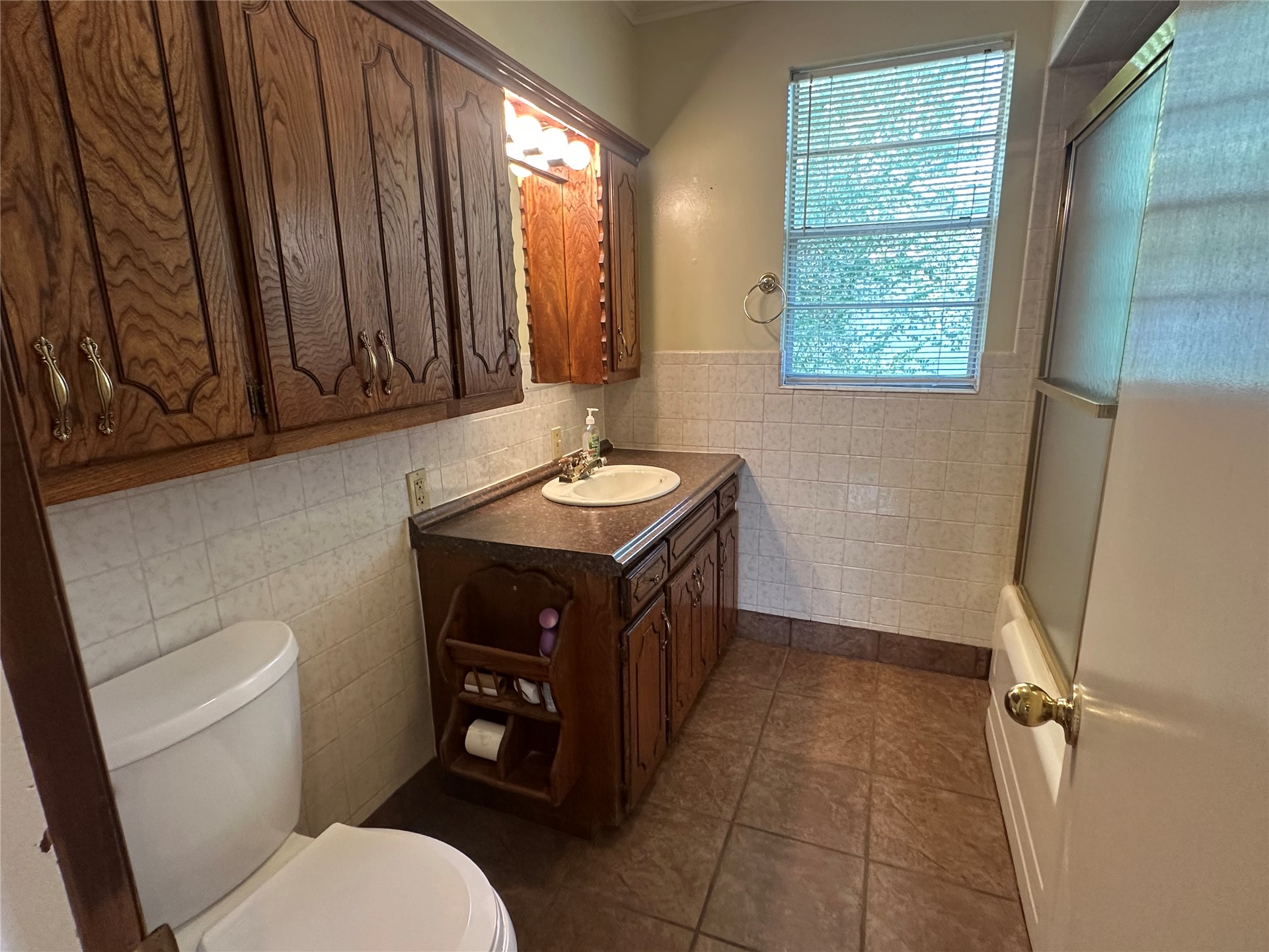 1123 E 9th Street Property Photo 7