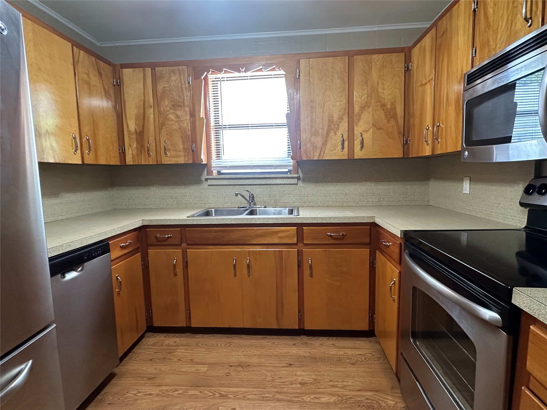 1123 E 9th Street Property Photo 8