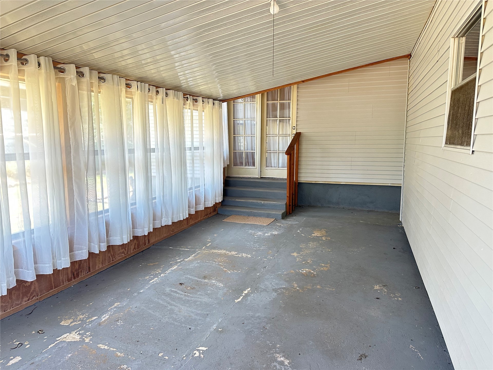 1123 E 9th Street Property Photo 19