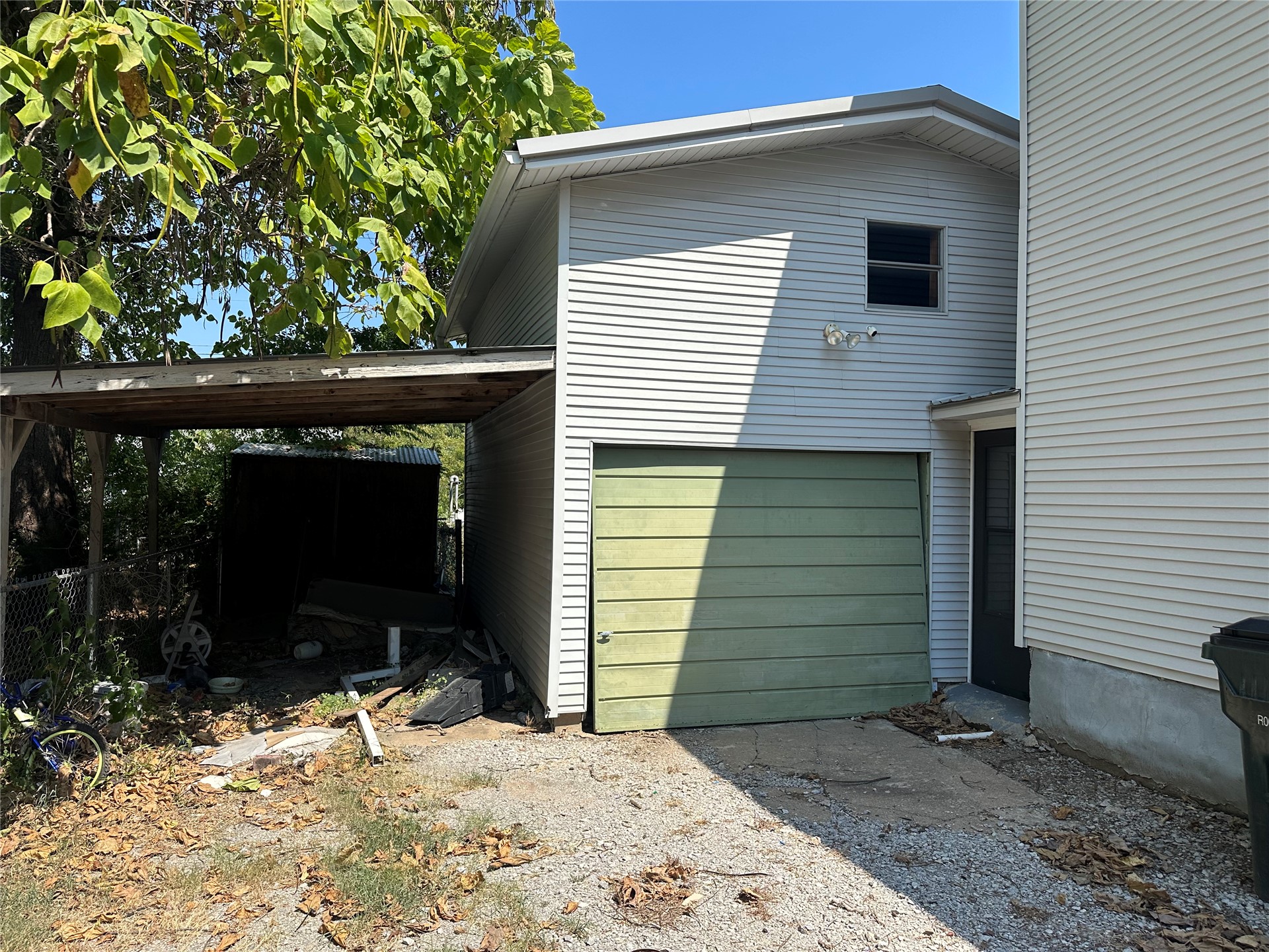 1123 E 9th Street Property Photo 24