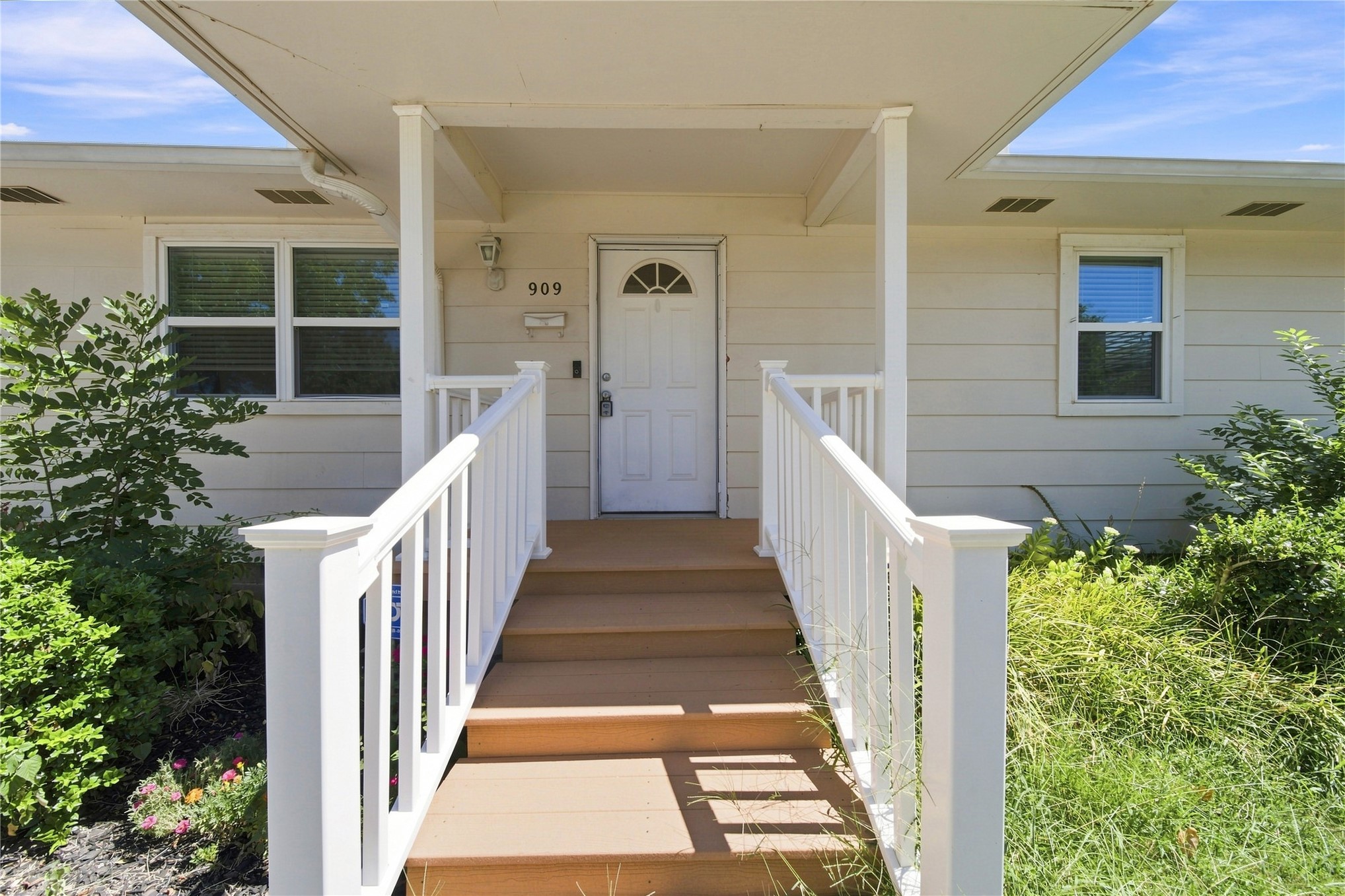 909 S Liberty Avenue Property Photo 2