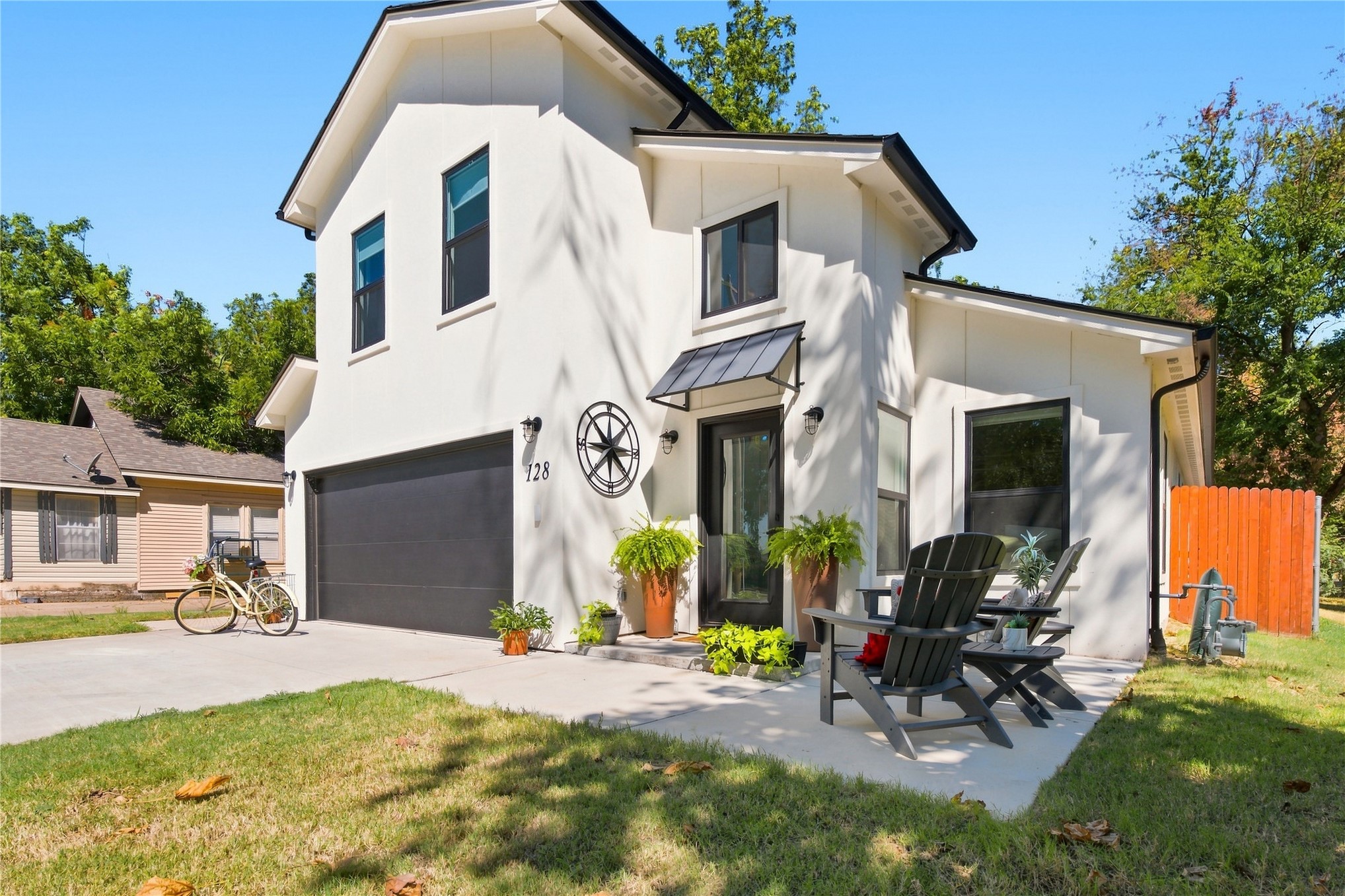 128 E Jackson Street Property Photo 2