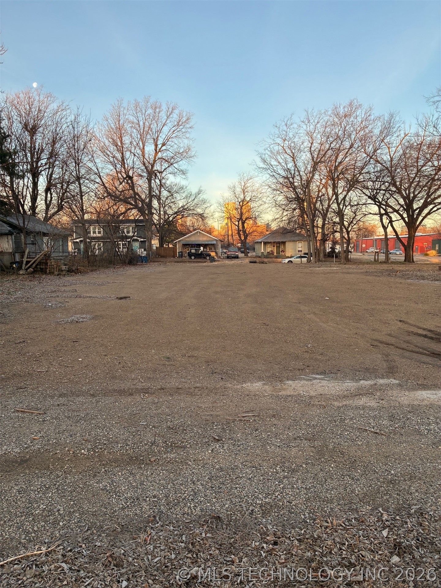 707 S Saint Louis Avenue Property Photo 9