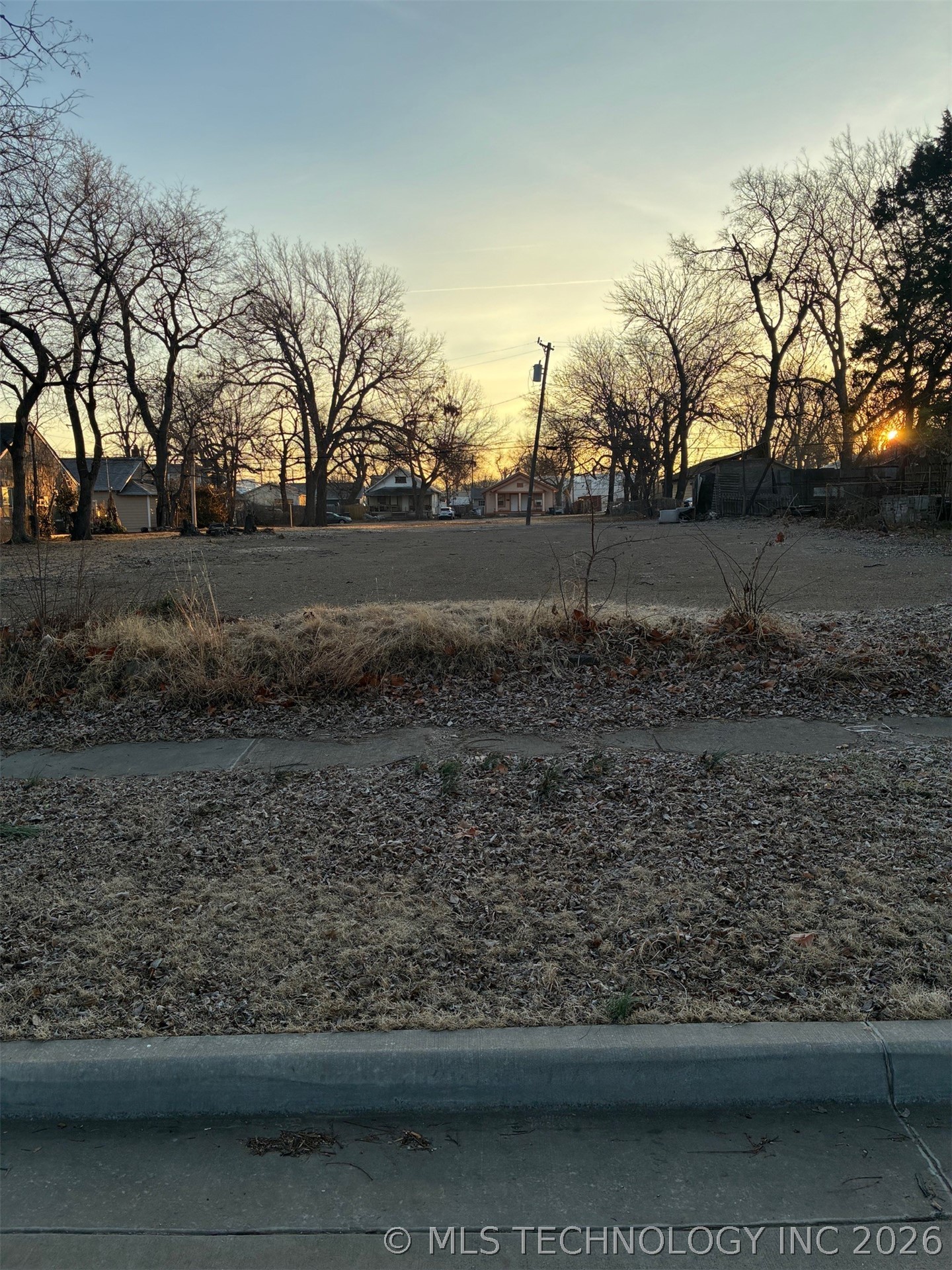 707 S Saint Louis Avenue Property Photo 10