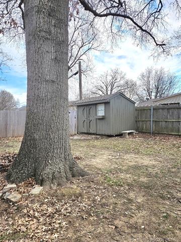 6008 E 56th Place Property Photo 17