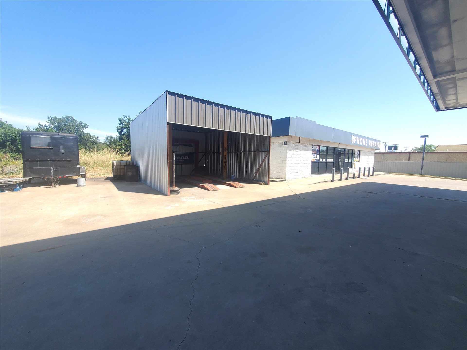 7701 E 21 Street Property Photo 1