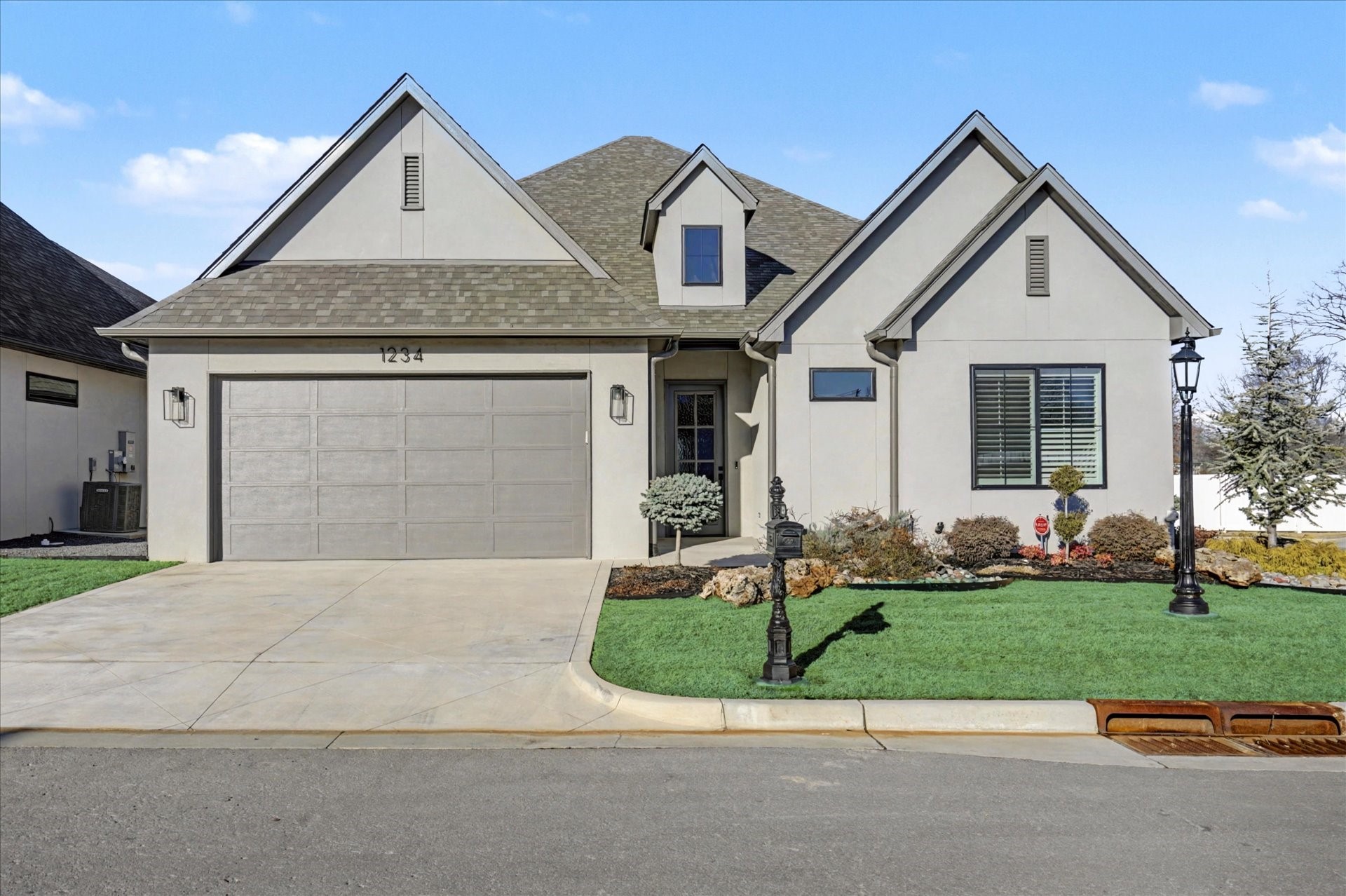 1234 N 71st Place Property Photo 1