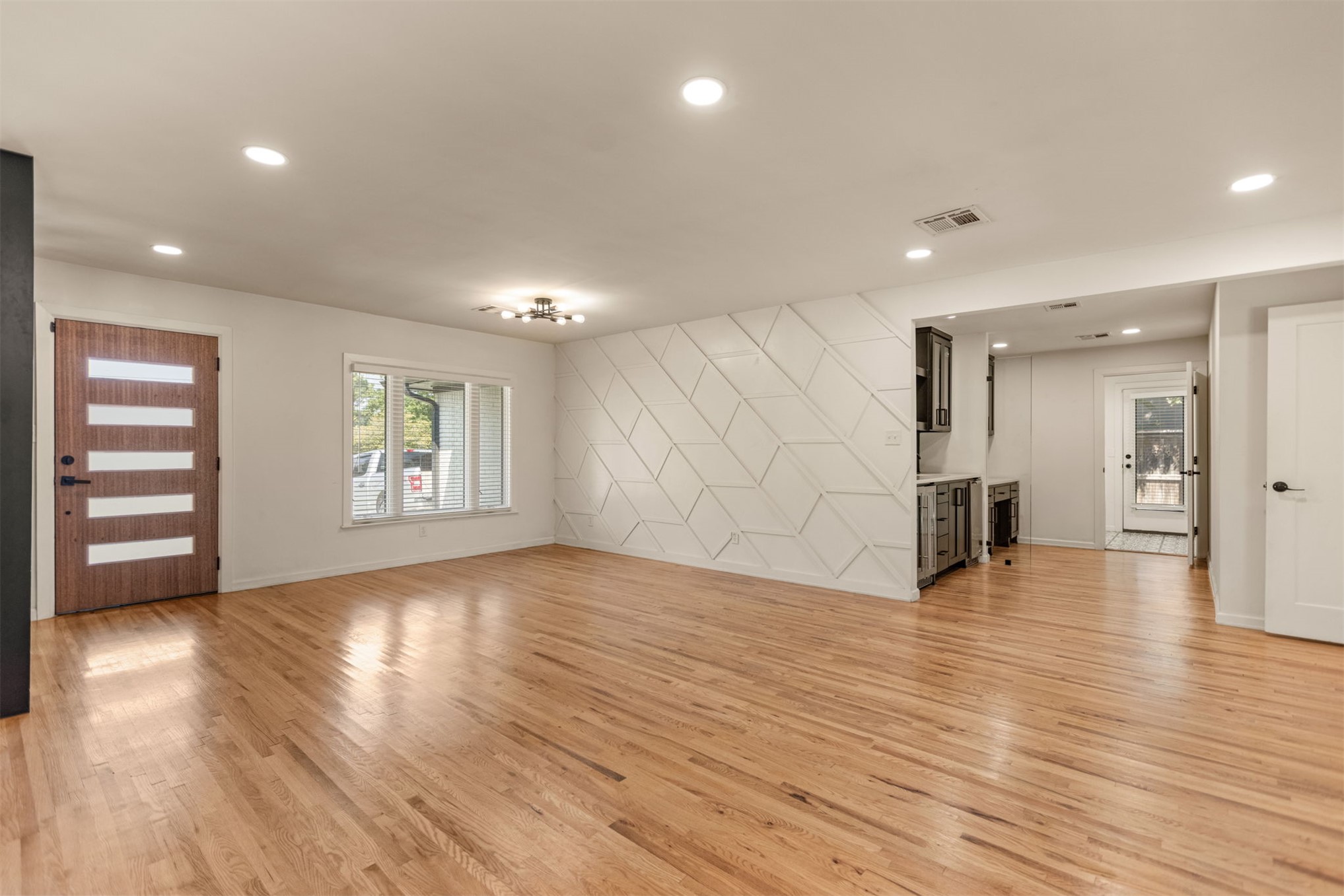 2879 S Gary Avenue Property Photo 6