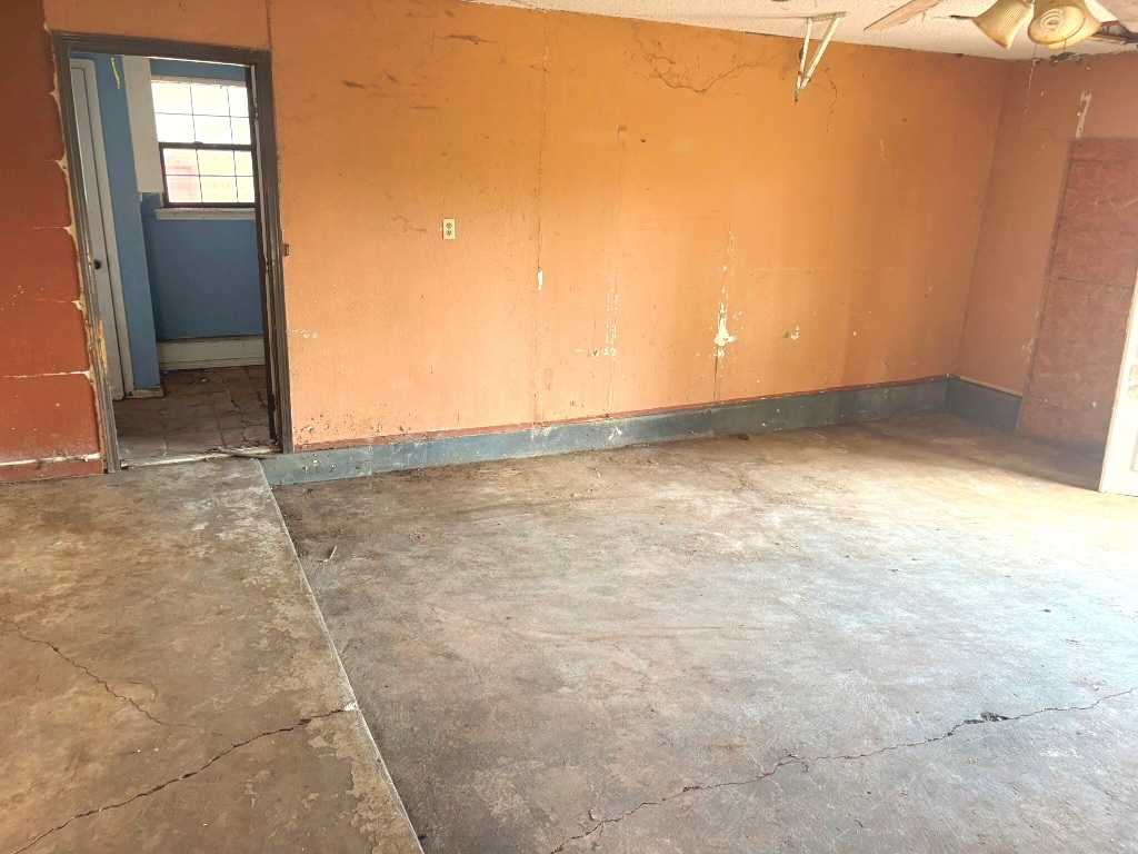 7500 S 4050 Road Property Photo 4
