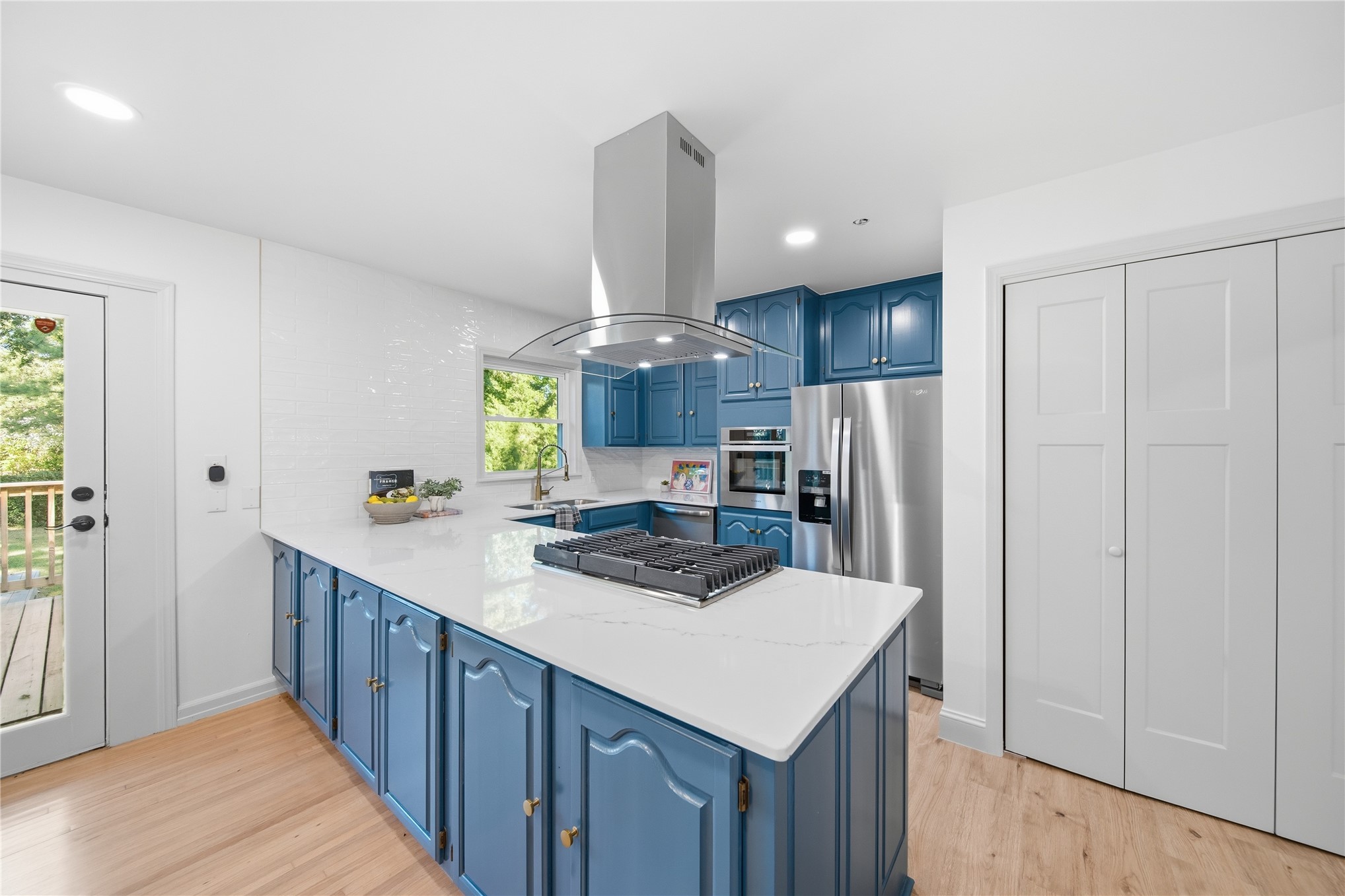 2140 S Columbia Avenue Property Photo 8