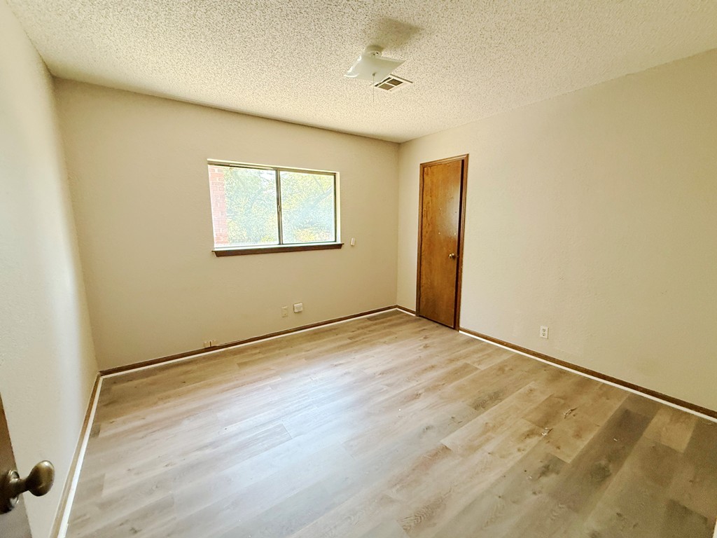 6421 S 111th East Avenue Property Photo 15