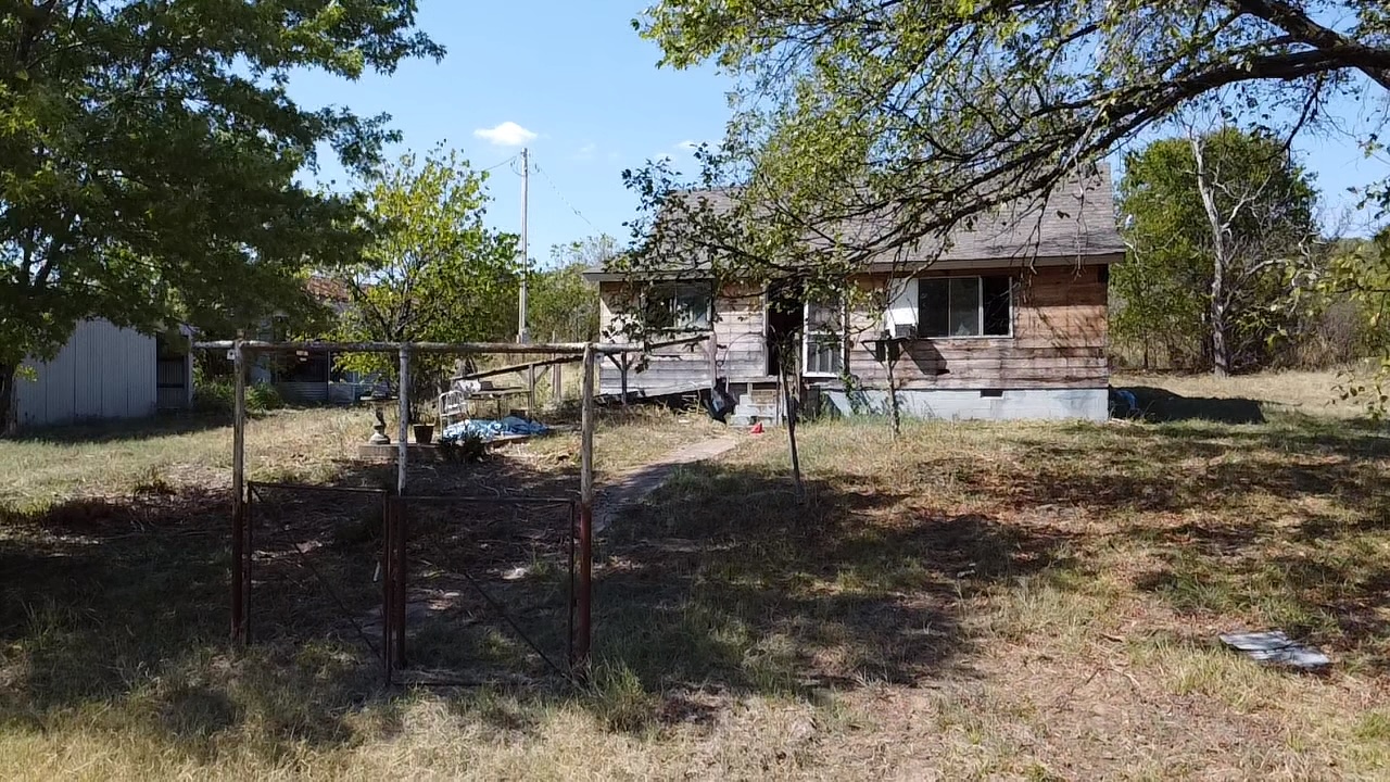 367660 Feyodi Road Property Photo 8
