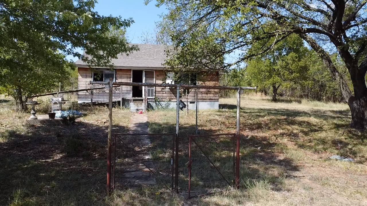 367660 Feyodi Road Property Photo 9
