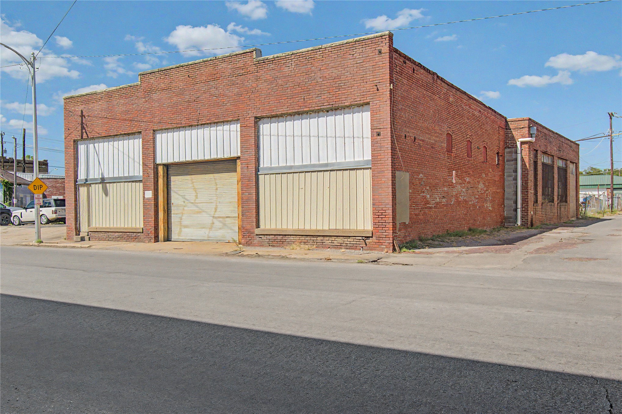 116 E Broadway Property Photo 1