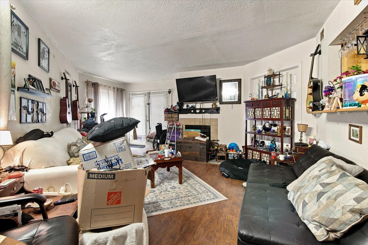 6663 S Victor Avenue N H-114 Property Photo 3