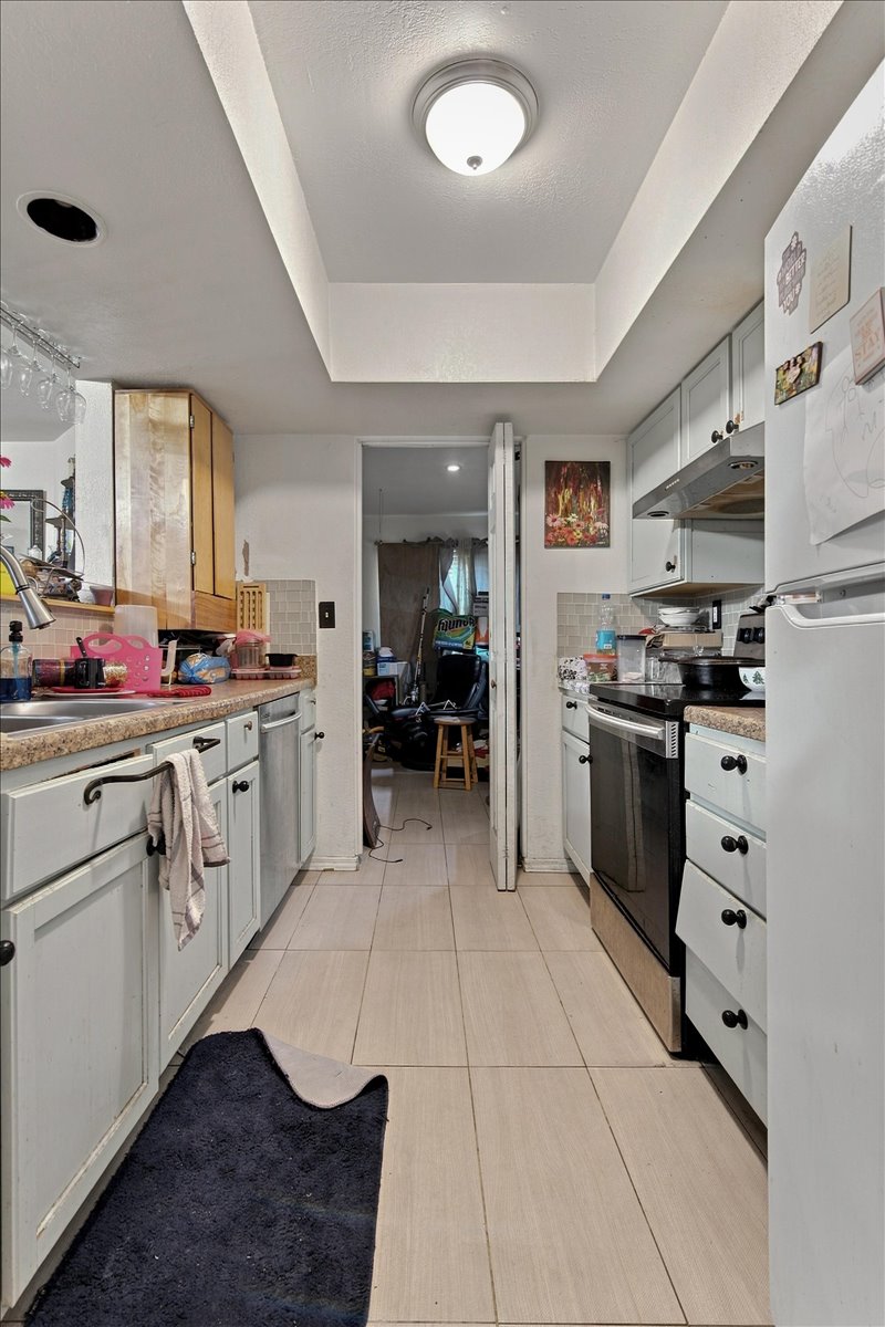 6663 S Victor Avenue N H-114 Property Photo 5