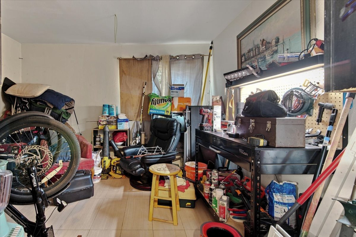 6663 S Victor Avenue N H-114 Property Photo 6
