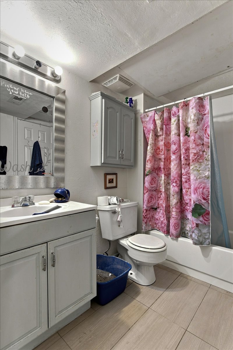 6663 S Victor Avenue N H-114 Property Photo 8