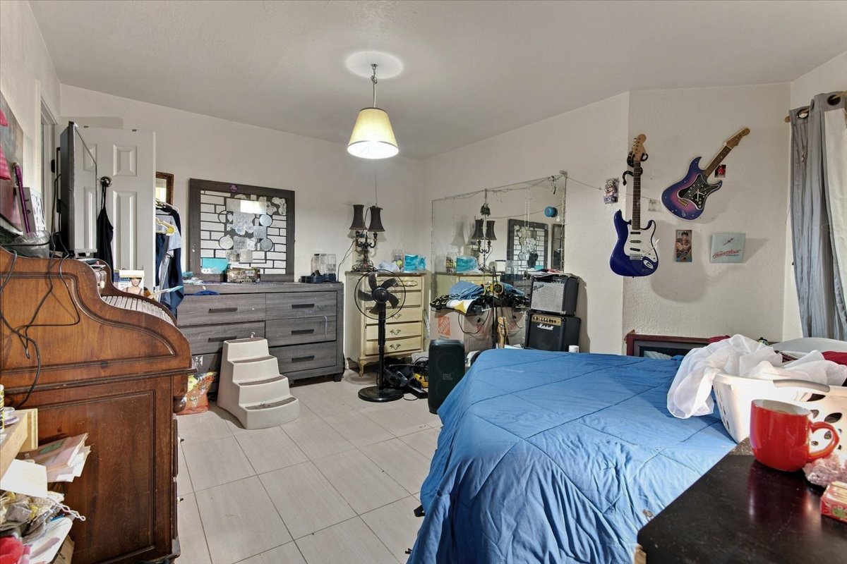 6663 S Victor Avenue N H-114 Property Photo 9