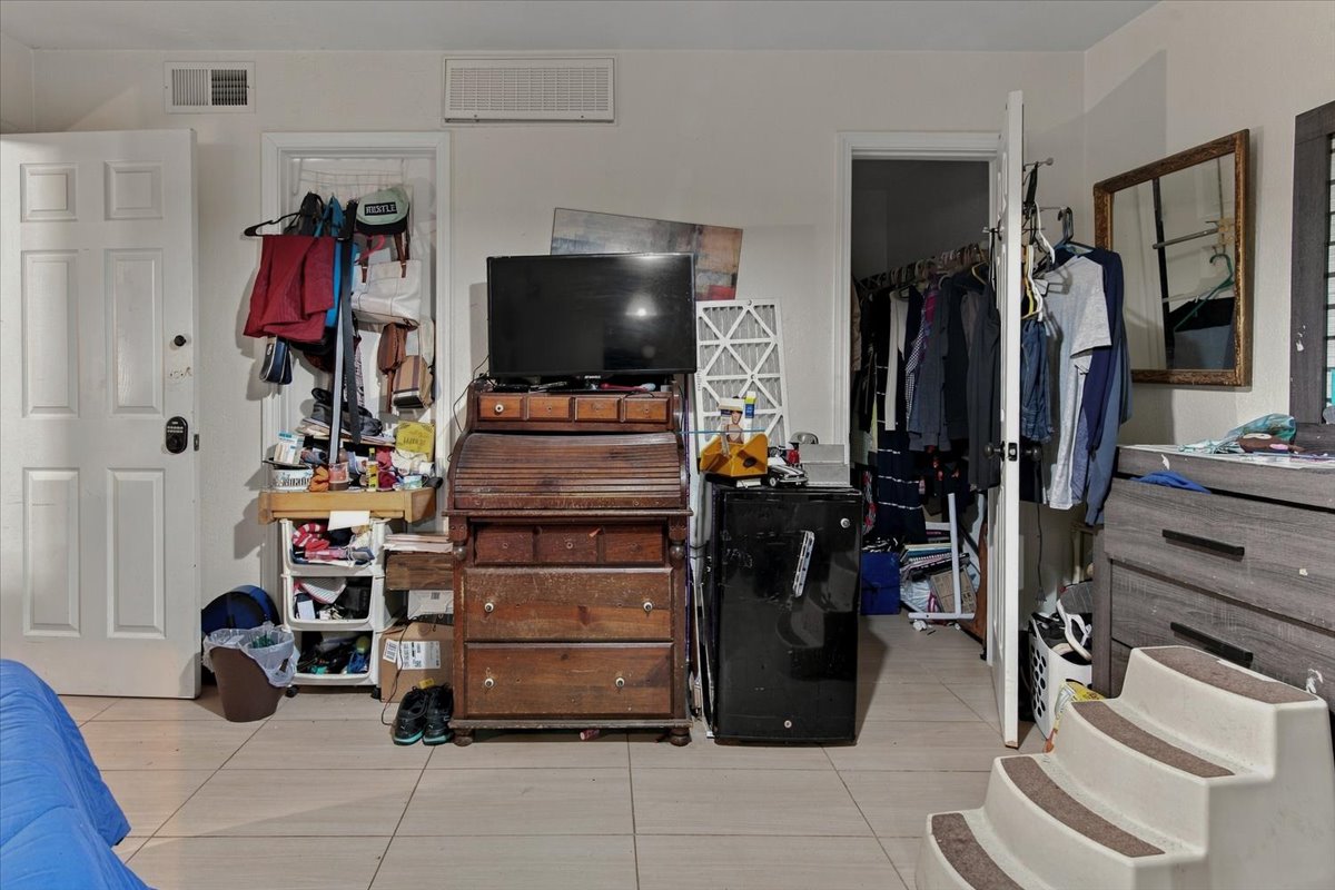 6663 S Victor Avenue N H-114 Property Photo 10