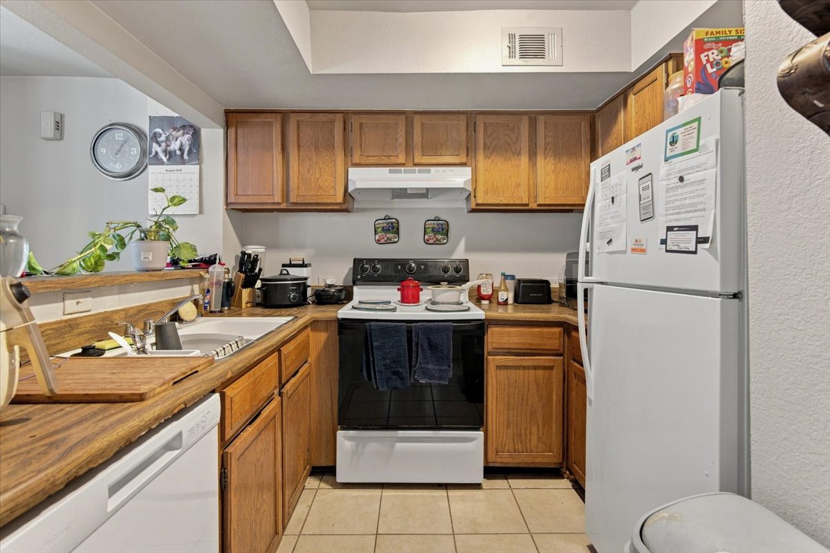 6639 S Victor Avenue G208 Property Photo 6