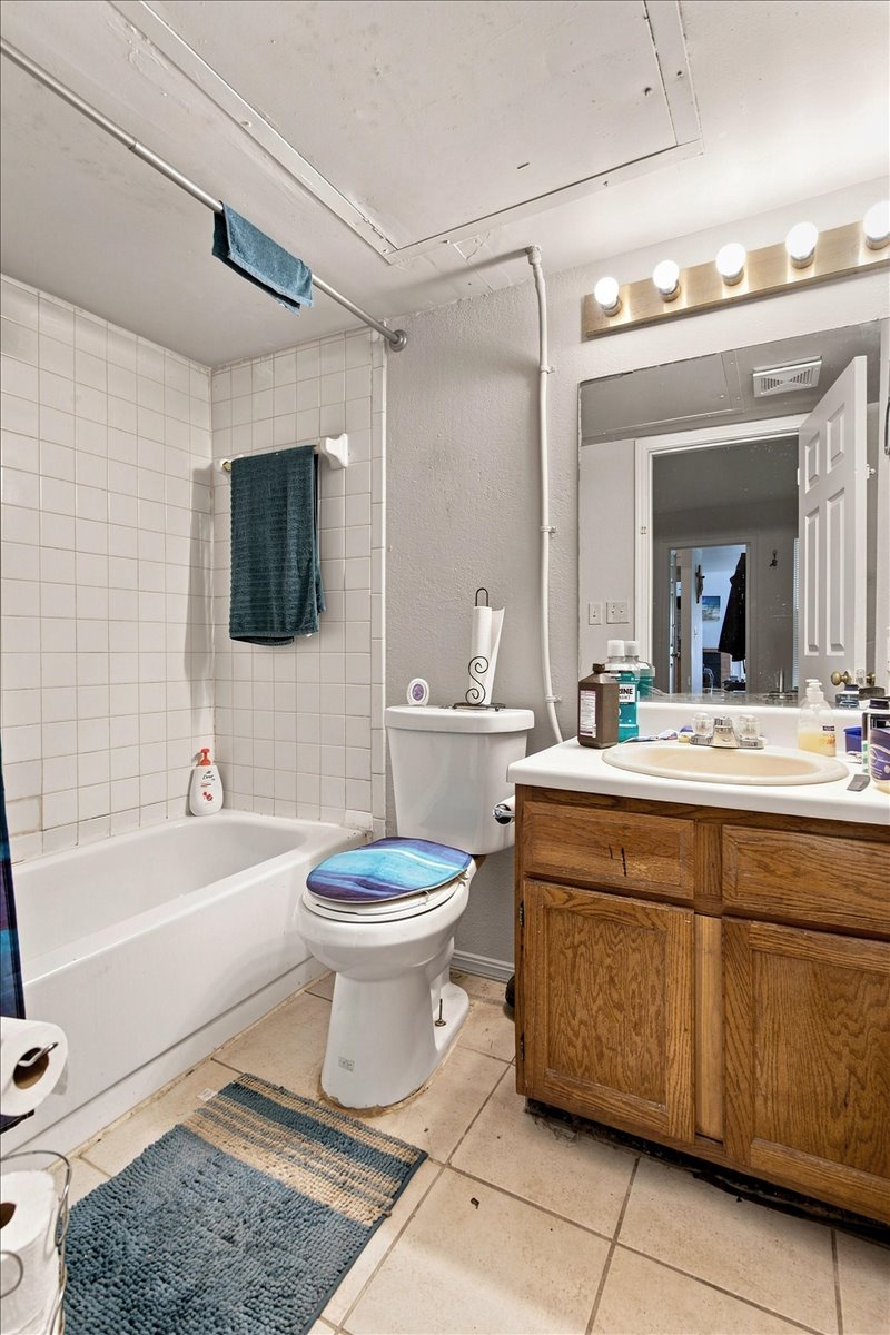 6639 S Victor Avenue G208 Property Photo 10