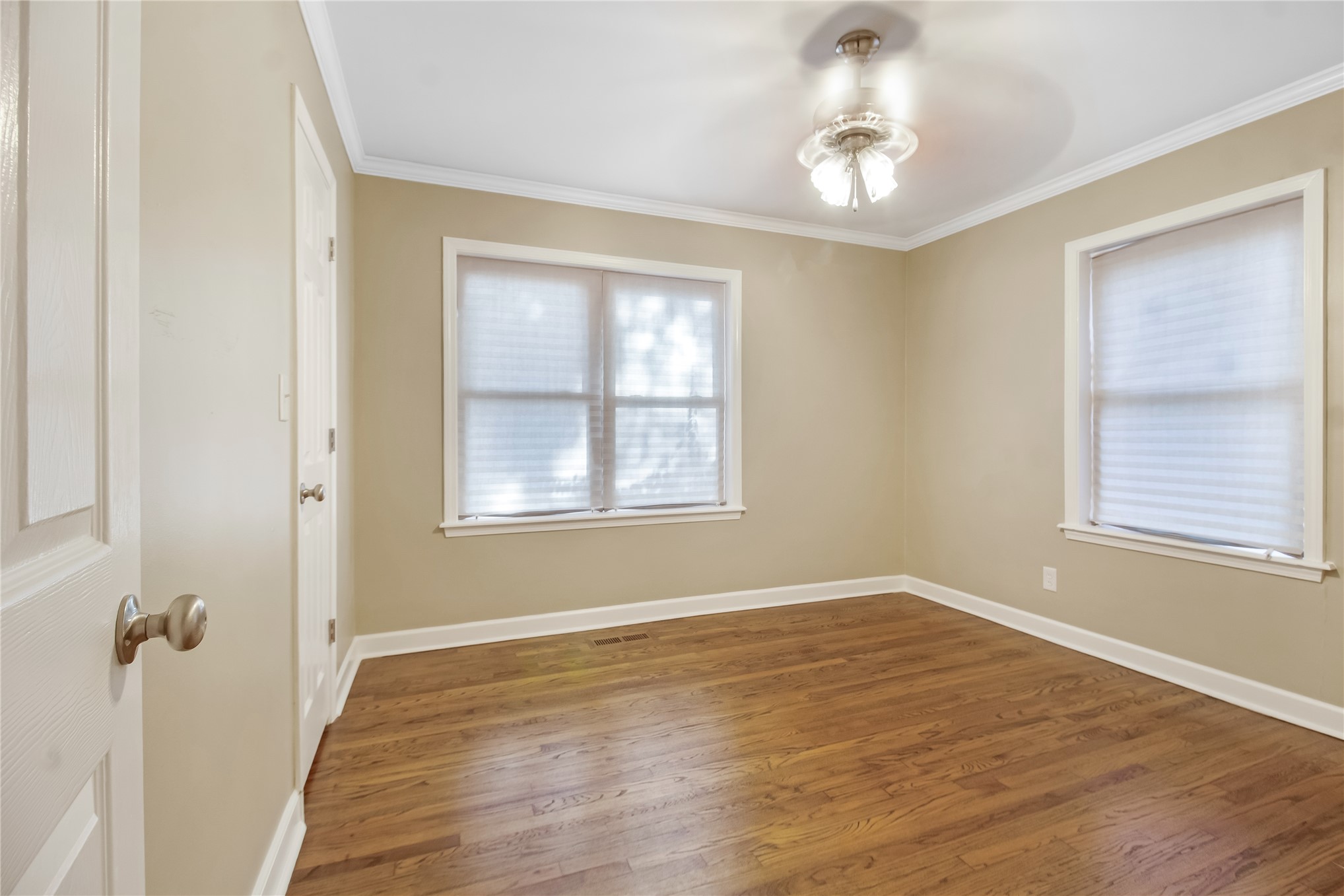 1440 S Marion Avenue Property Photo 8