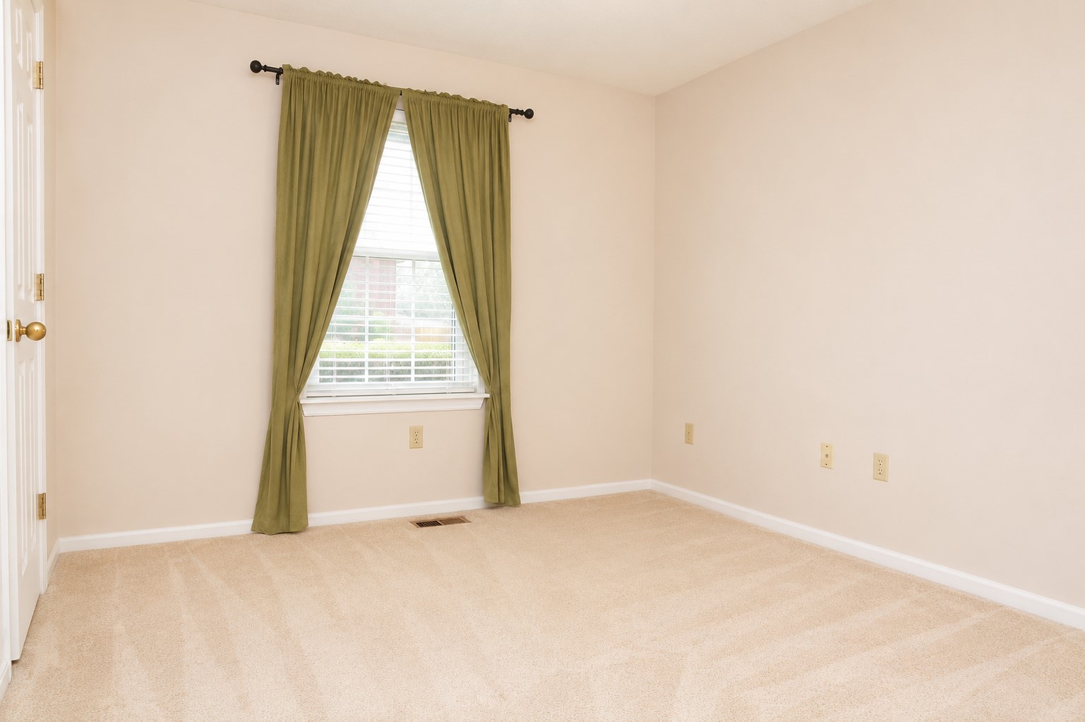 13329 E 45th Street Property Photo 19