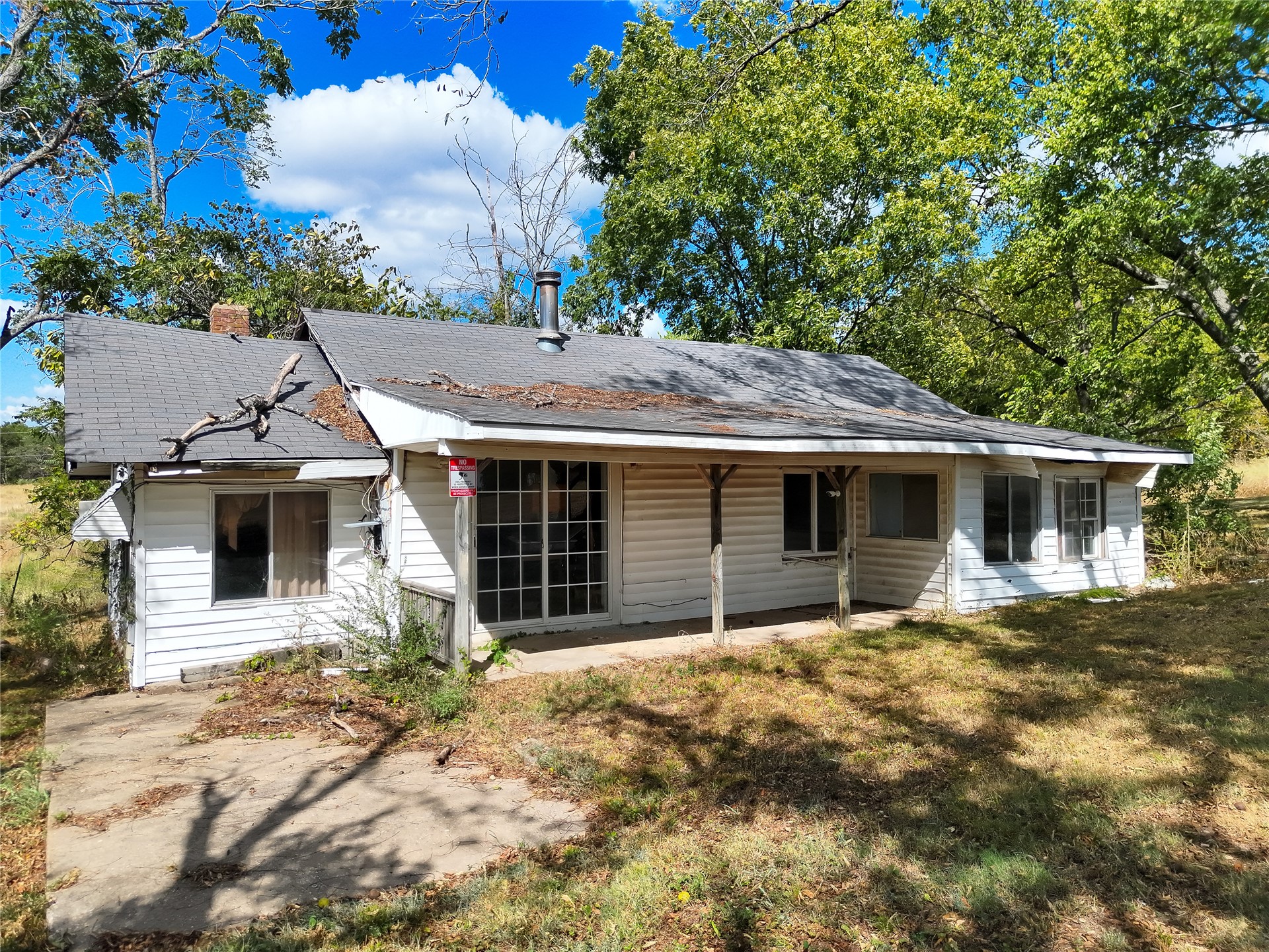 17402 S Highway 59 Property Photo 2