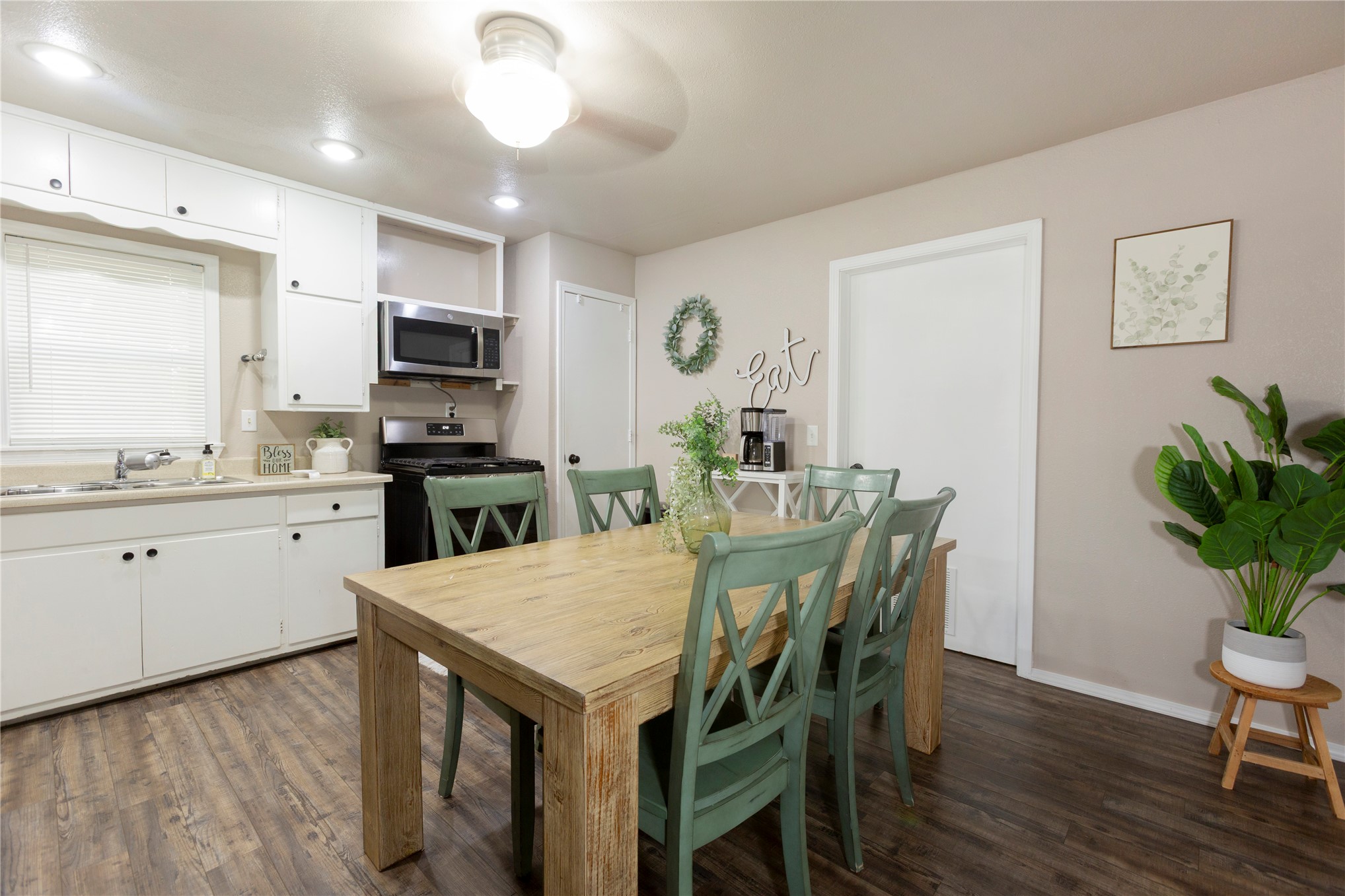 524 3rd Street Property Photo 4