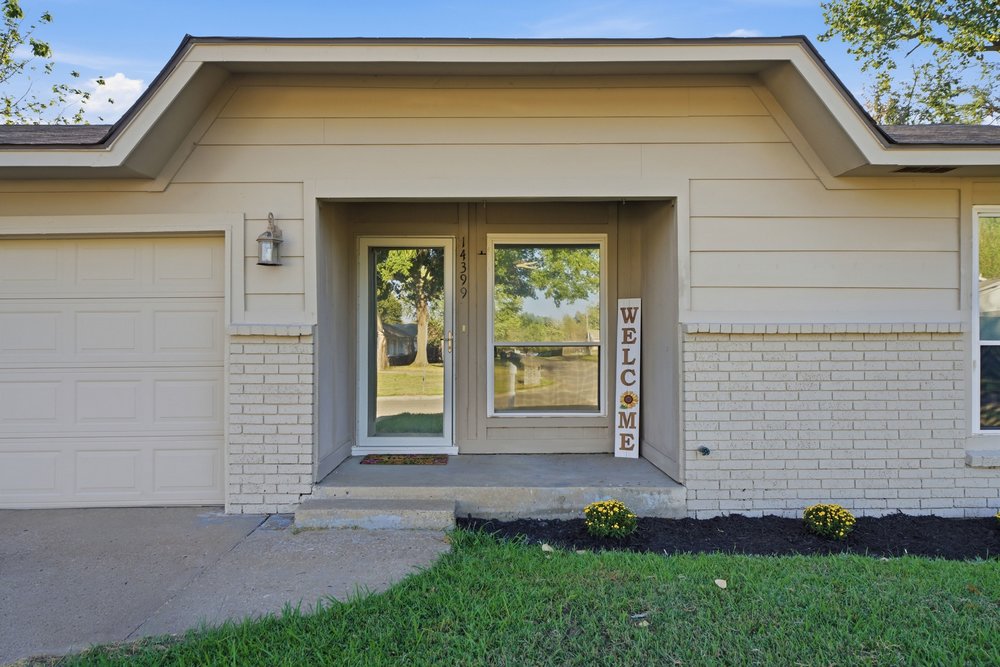 14399 S Poplar Street Property Photo 2